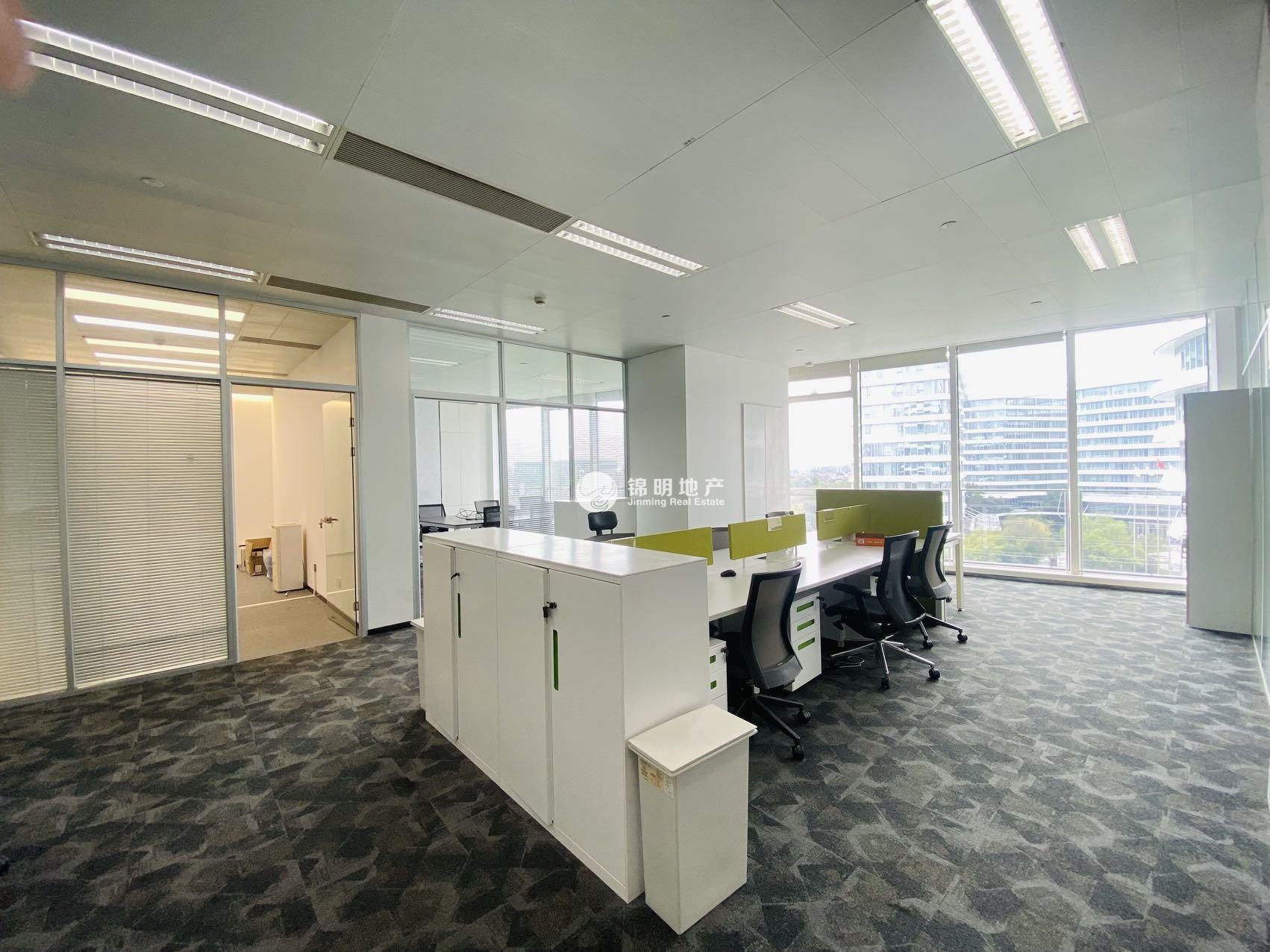 徐泾虹桥世界中心185平米写字楼出租