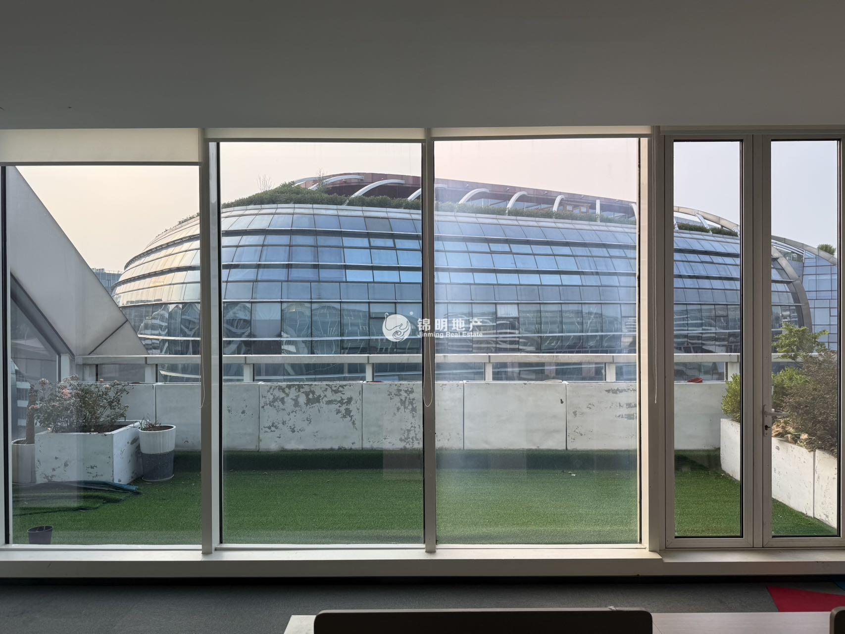 徐泾虹桥世界中心256平米写字楼出租