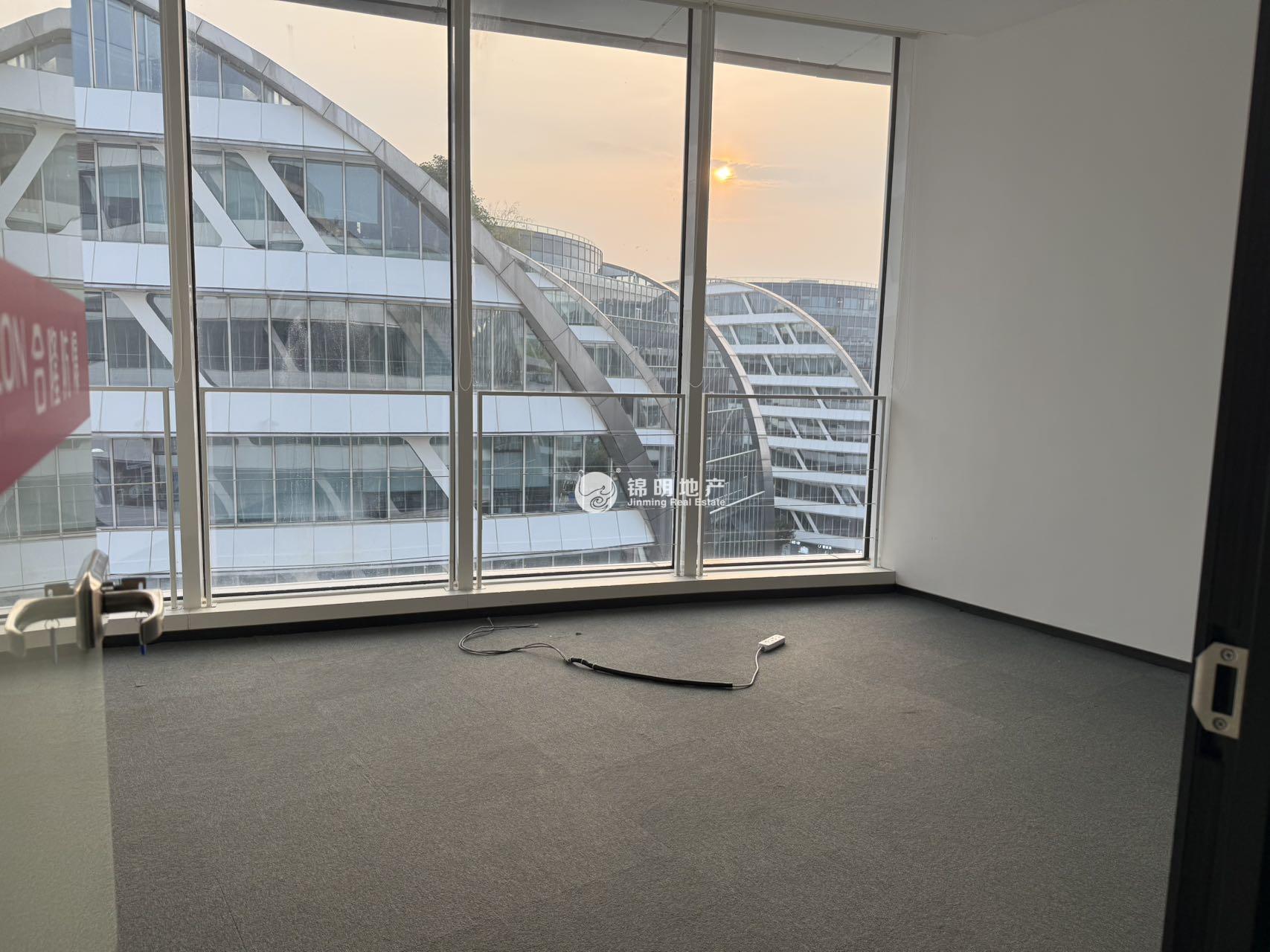 徐泾虹桥世界中心256平米写字楼出租