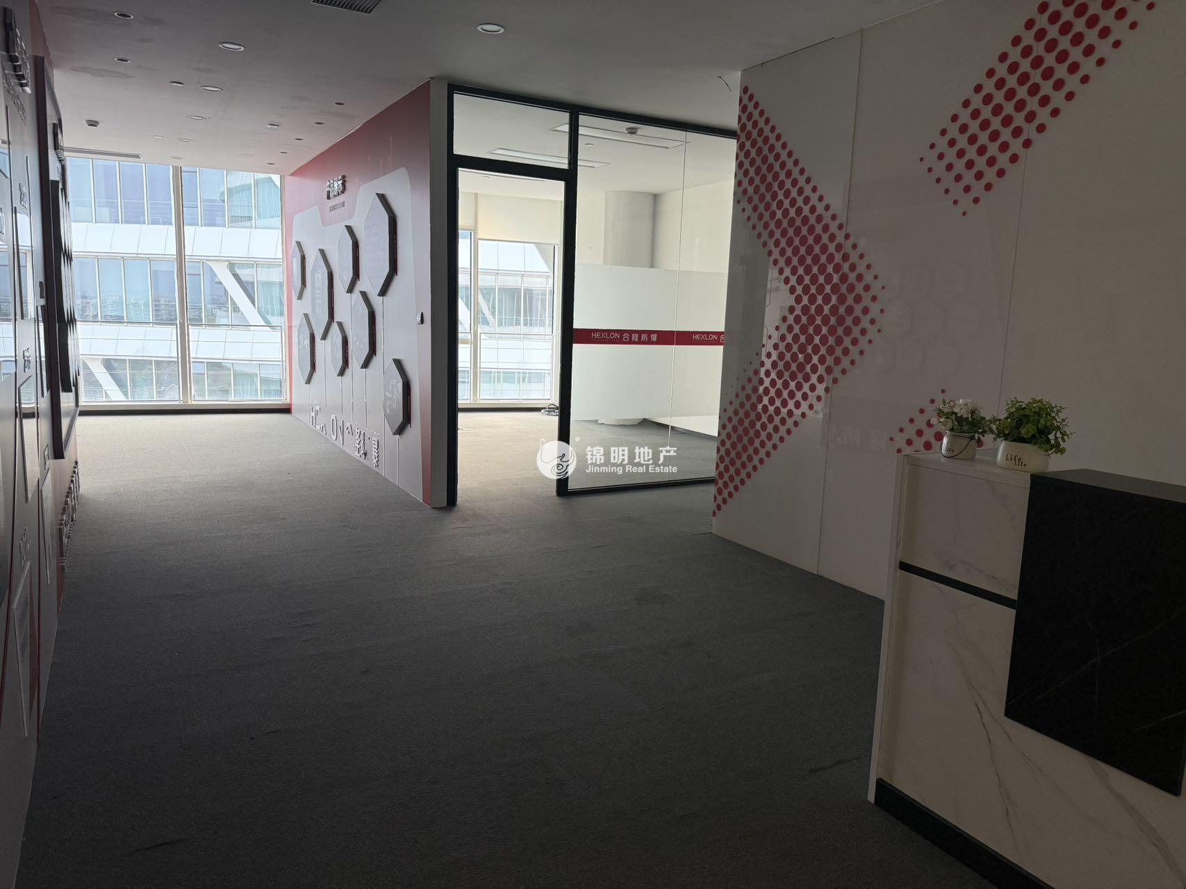 徐泾虹桥世界中心256平米写字楼出租