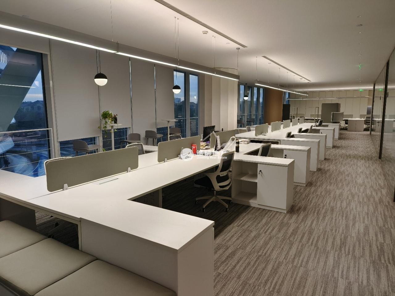 徐泾虹桥世界中心1000平米写字楼出租