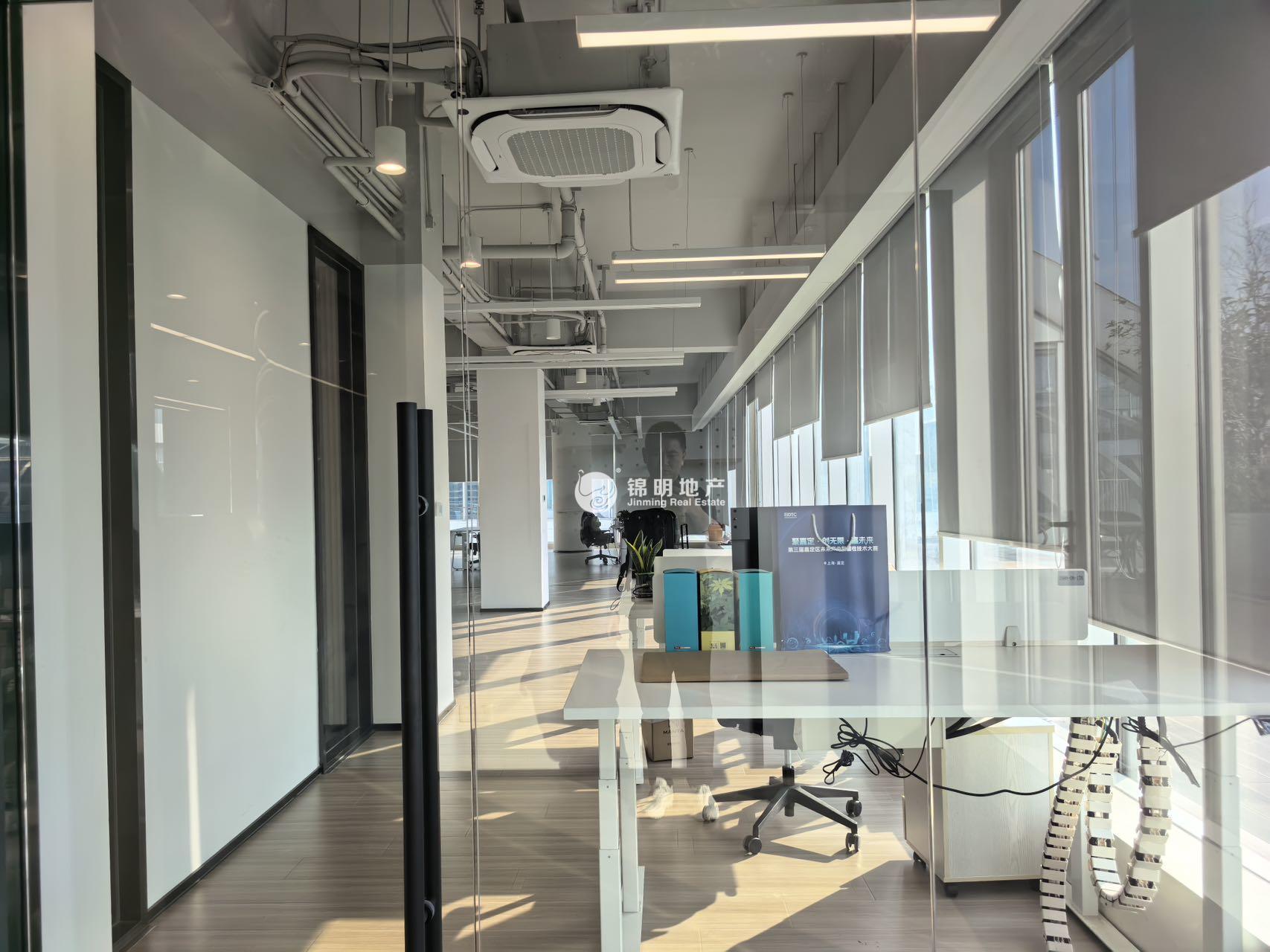 徐泾虹桥世界中心1812平米写字楼出租