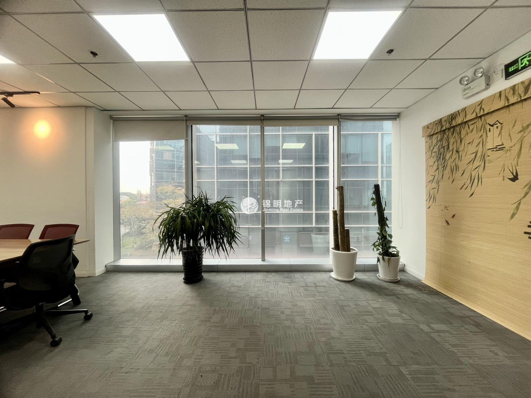 七宝七宝宝龙城122平米写字楼出租