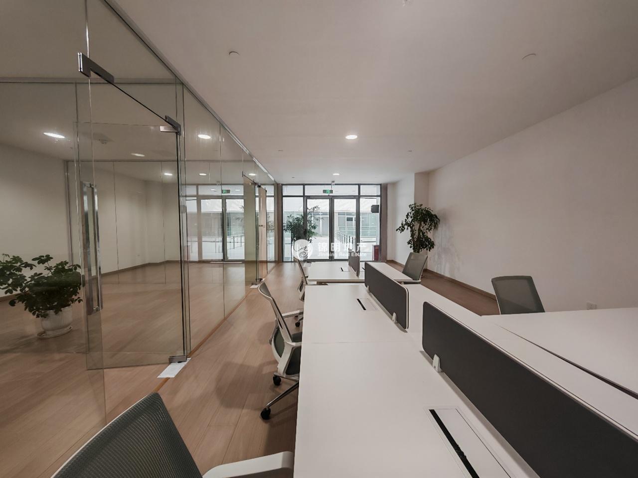 赵巷易德梦山丘134平米写字楼出租