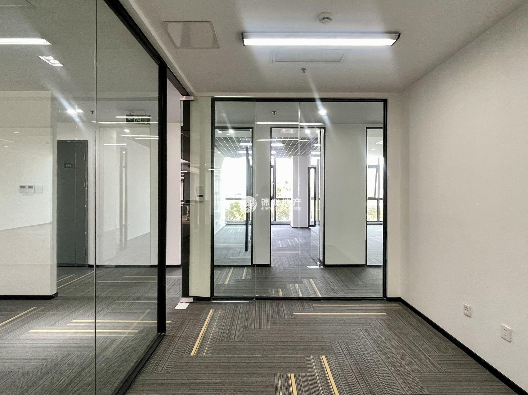 徐泾e通世界虹桥园南区556平米写字楼出租