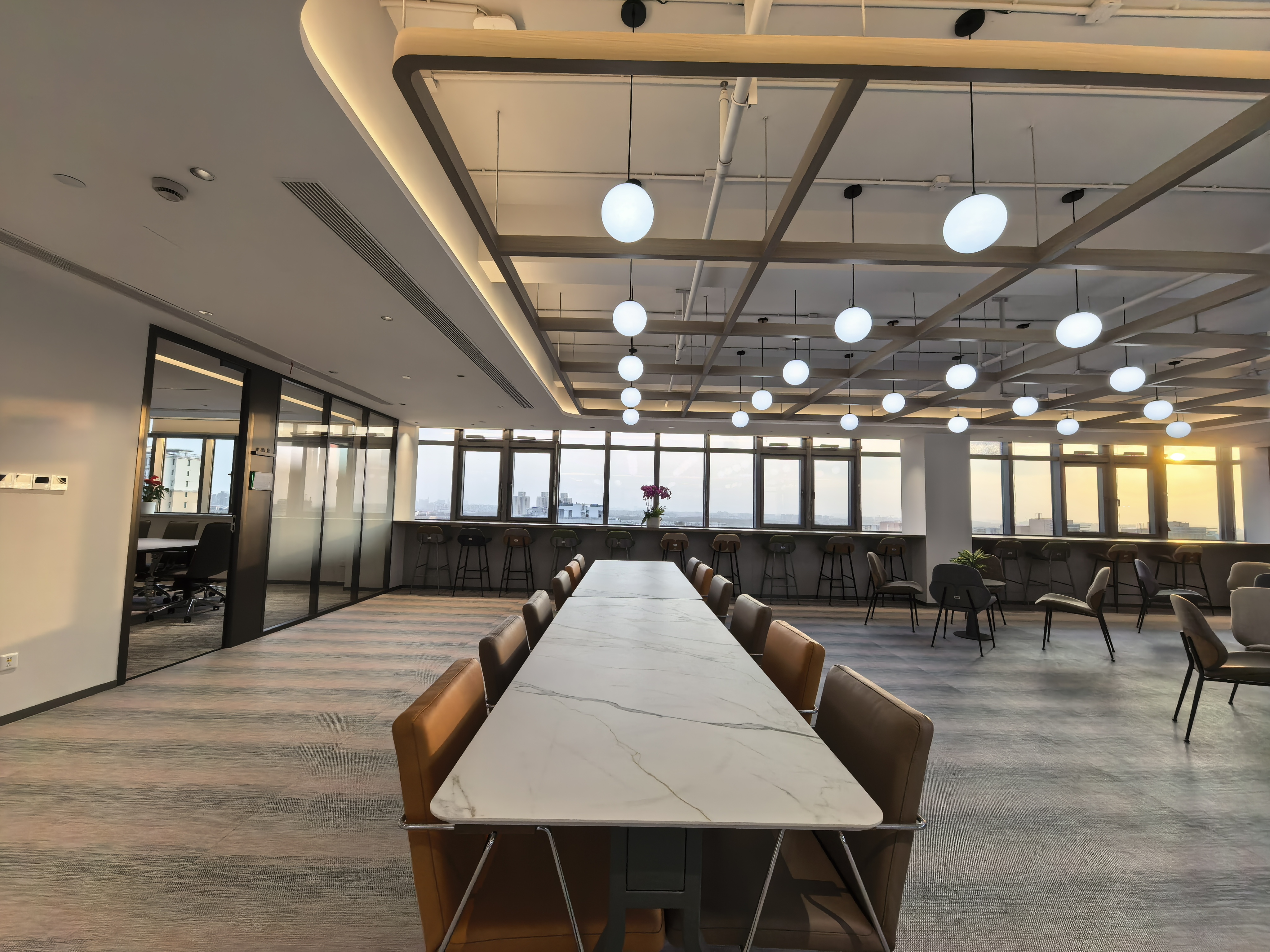 静安寺SOHO东海广场100平米写字楼出租