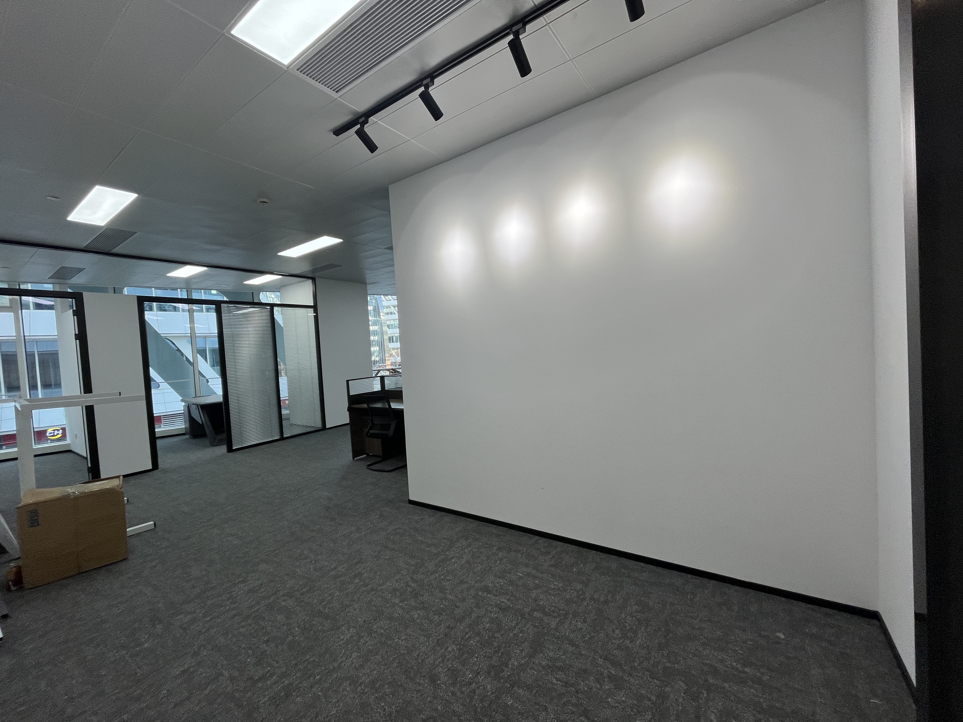 徐泾虹桥世界中心195平米写字楼出租