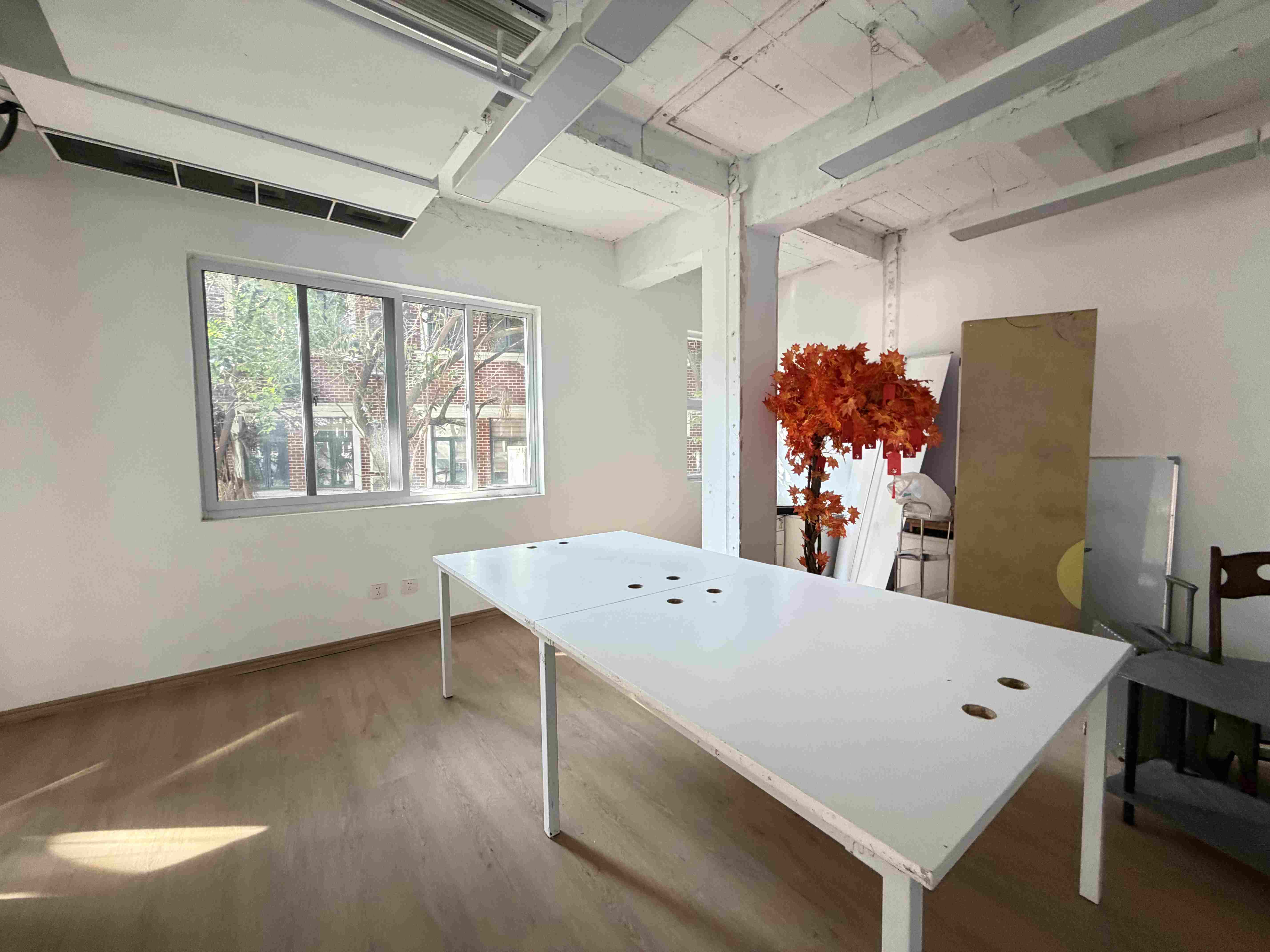 江宁路印研工坊106平米写字楼出租