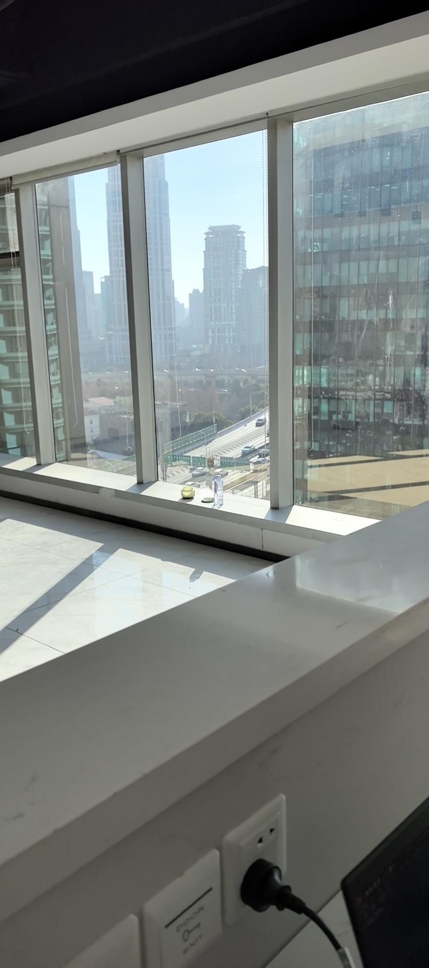 南京西路招商局广场131平米写字楼出租