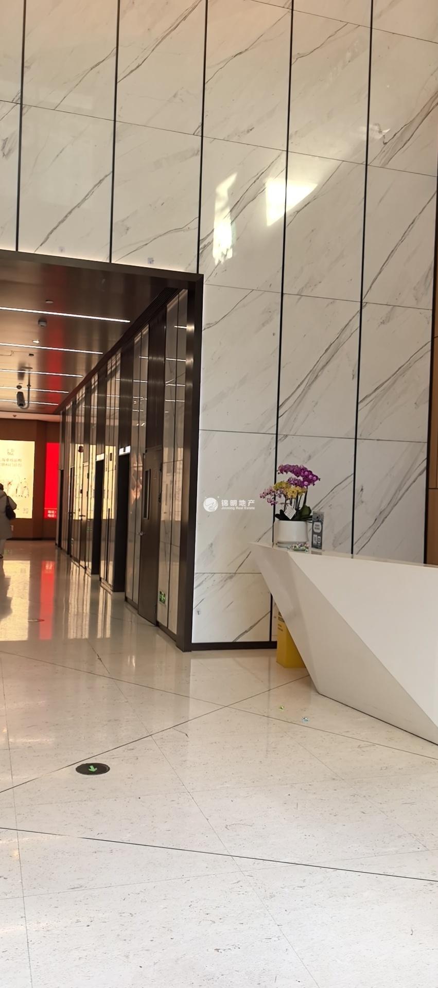 南京西路招商局广场131平米写字楼出租