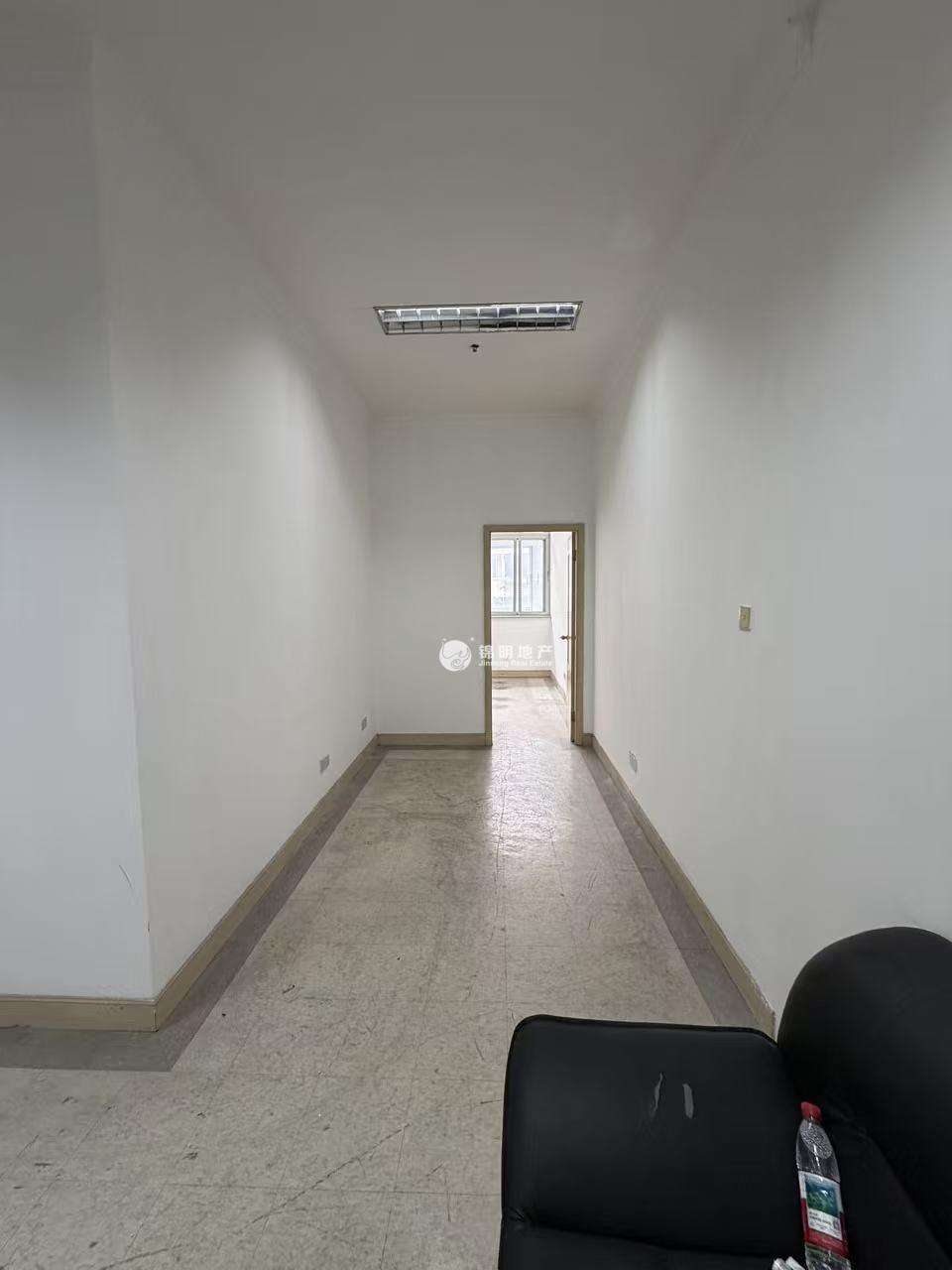 金杨金茂花园112平米写字楼出租