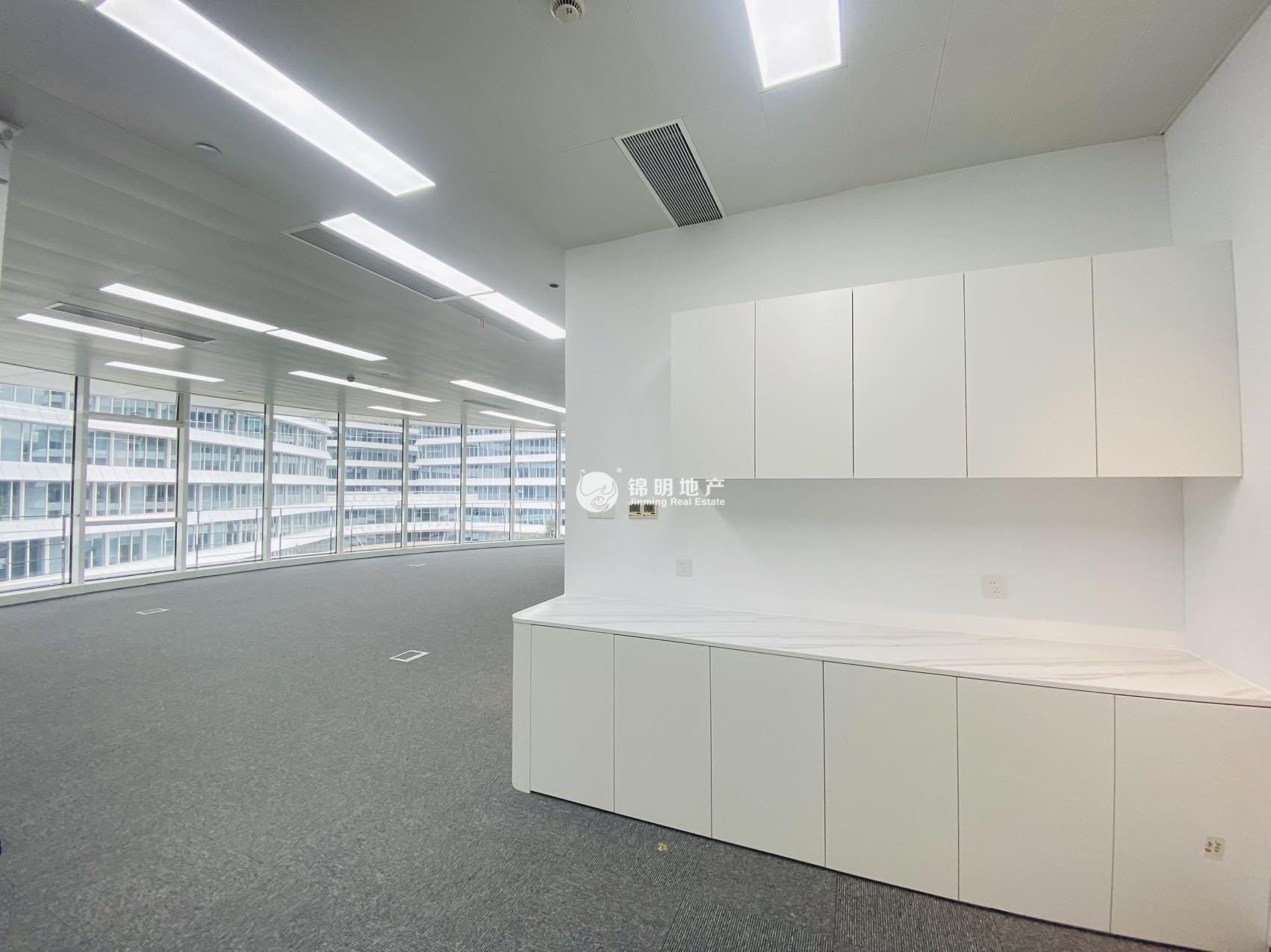 徐泾虹桥世界中心324平米写字楼出租