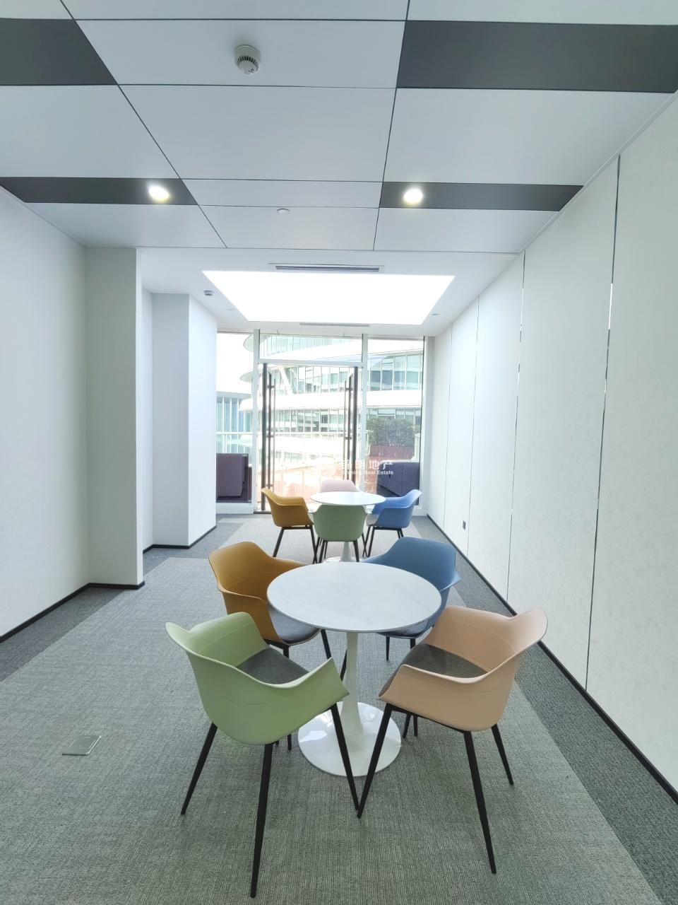 徐泾虹桥世界中心152平米写字楼出租