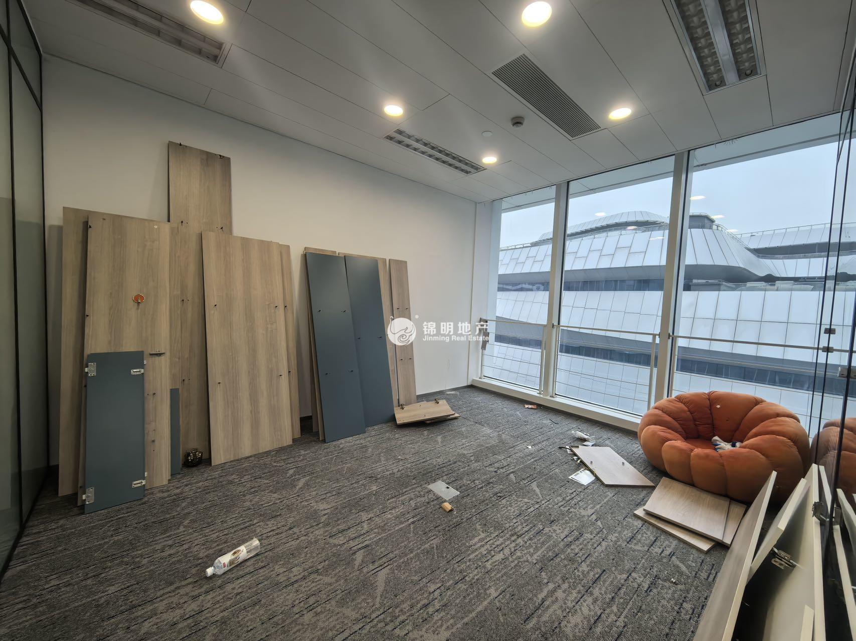 徐泾虹桥世界中心159平米写字楼出租