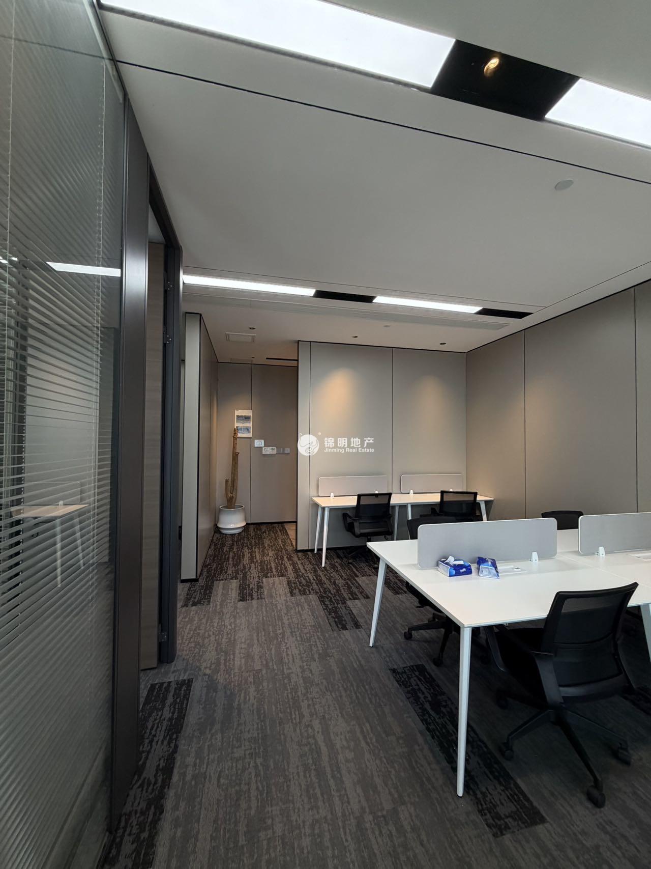 徐汇滨江灿星大厦129平米写字楼出租