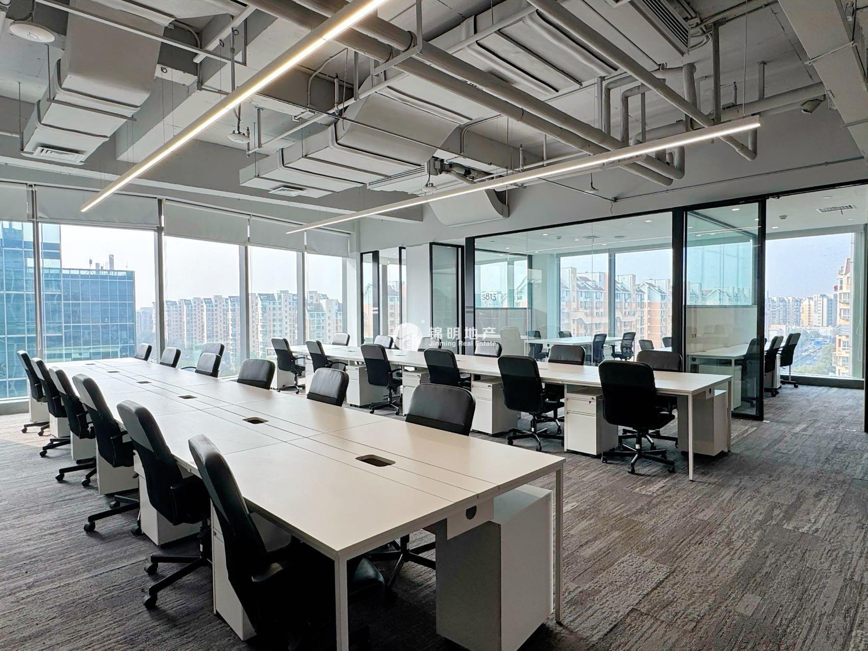 华漕中骏广场216平米写字楼出租