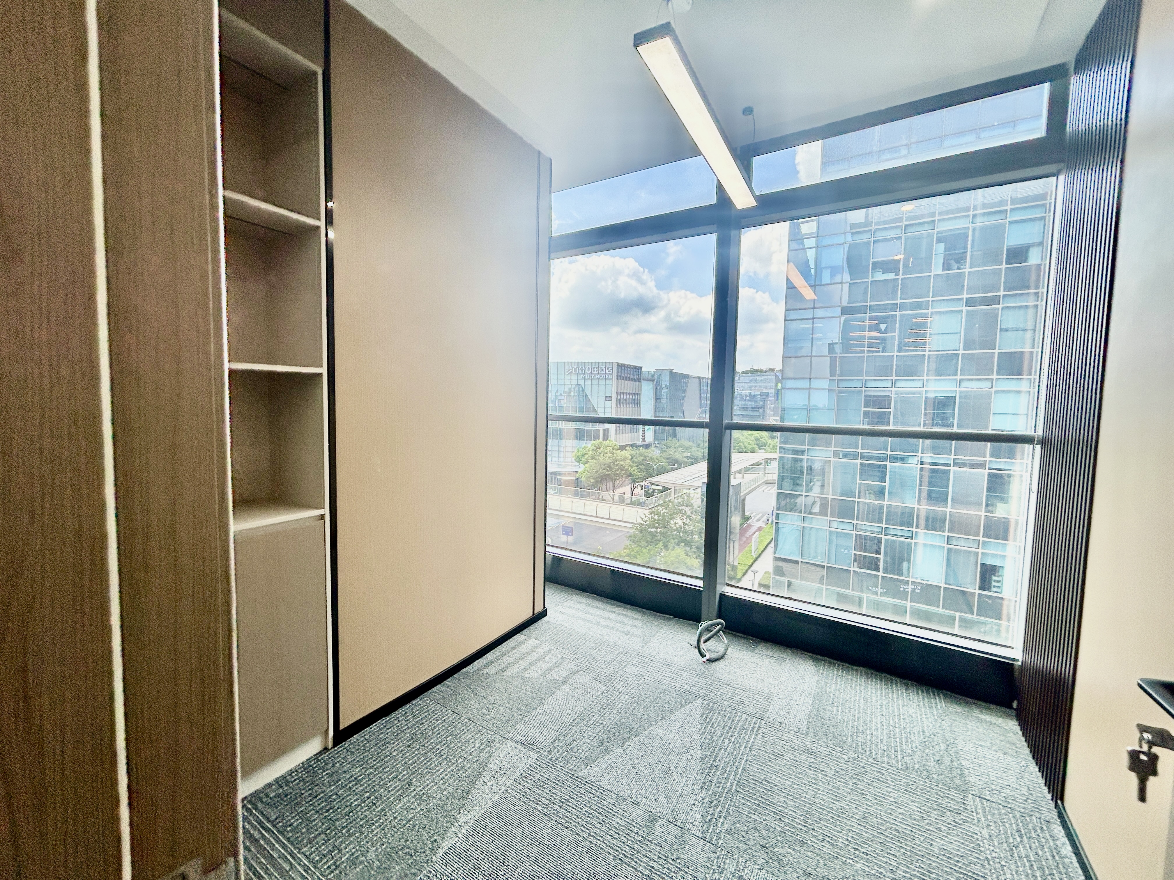 金虹桥龙湖虹桥天街300平米写字楼出租