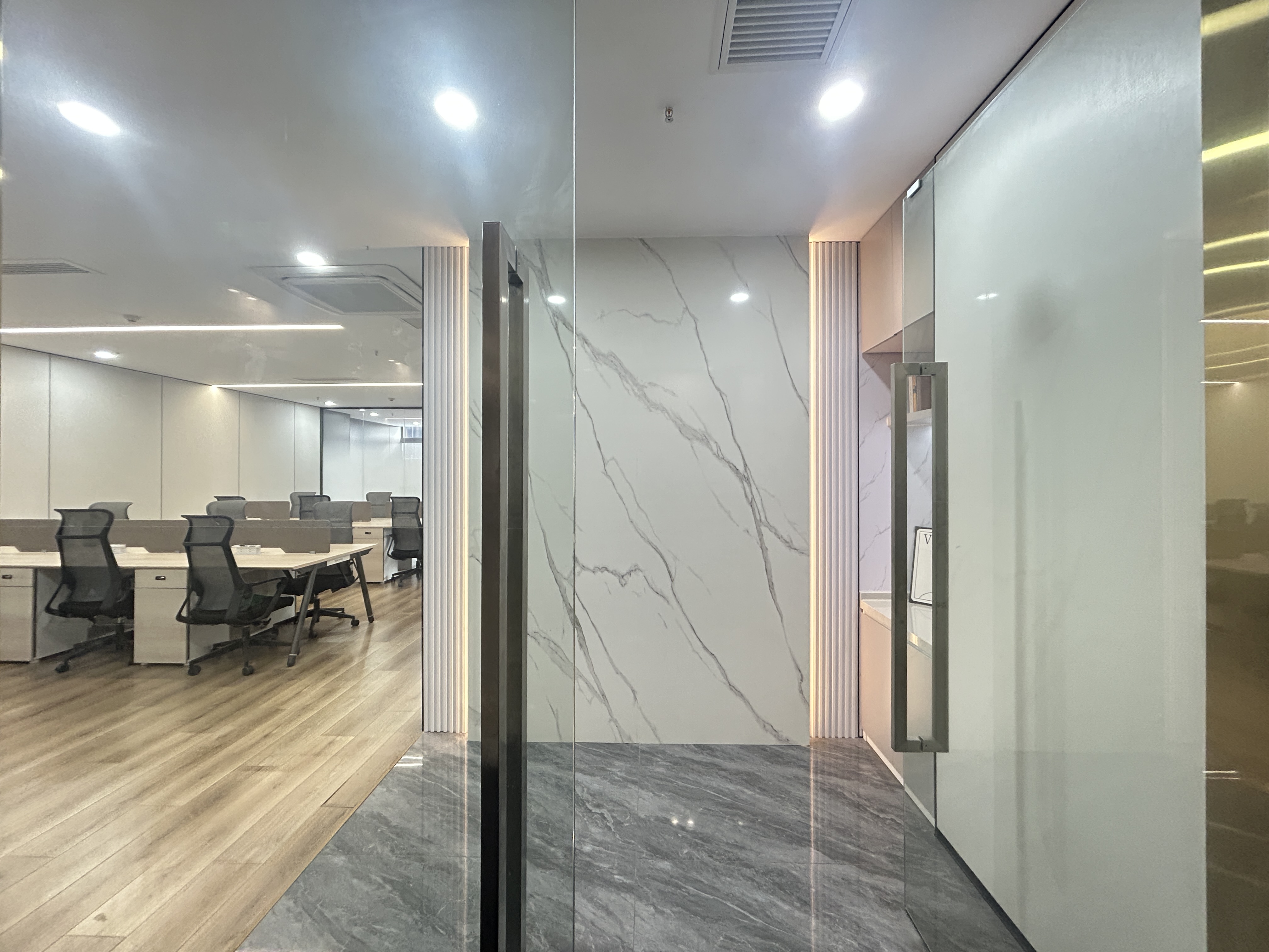 金虹桥龙湖虹桥天街240平米写字楼出租