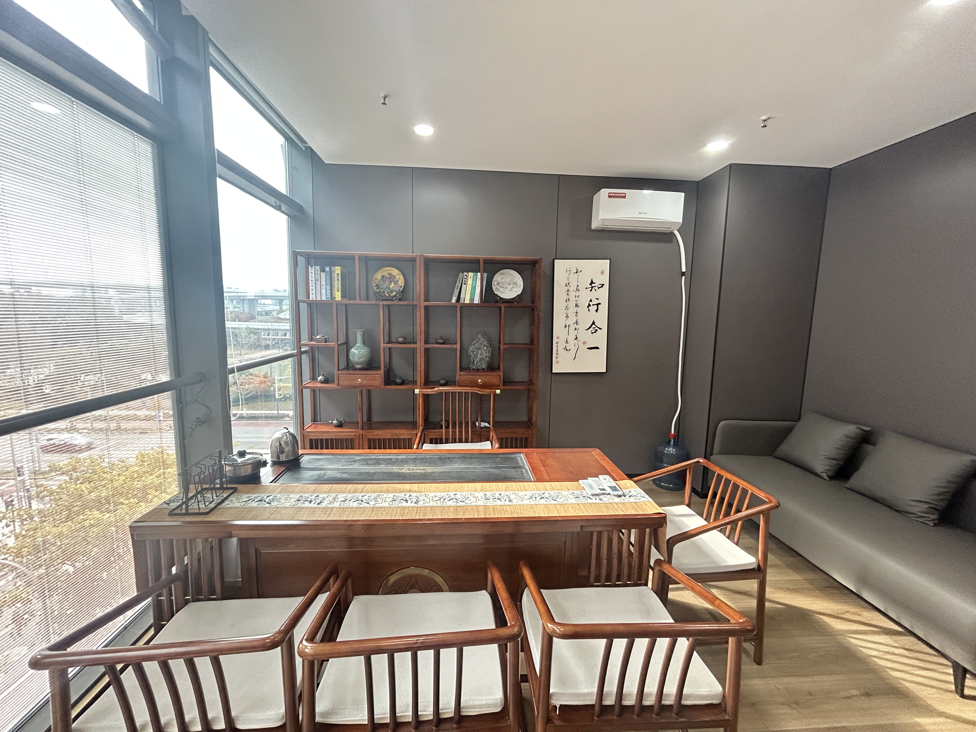 金虹桥龙湖虹桥天街240平米写字楼出租