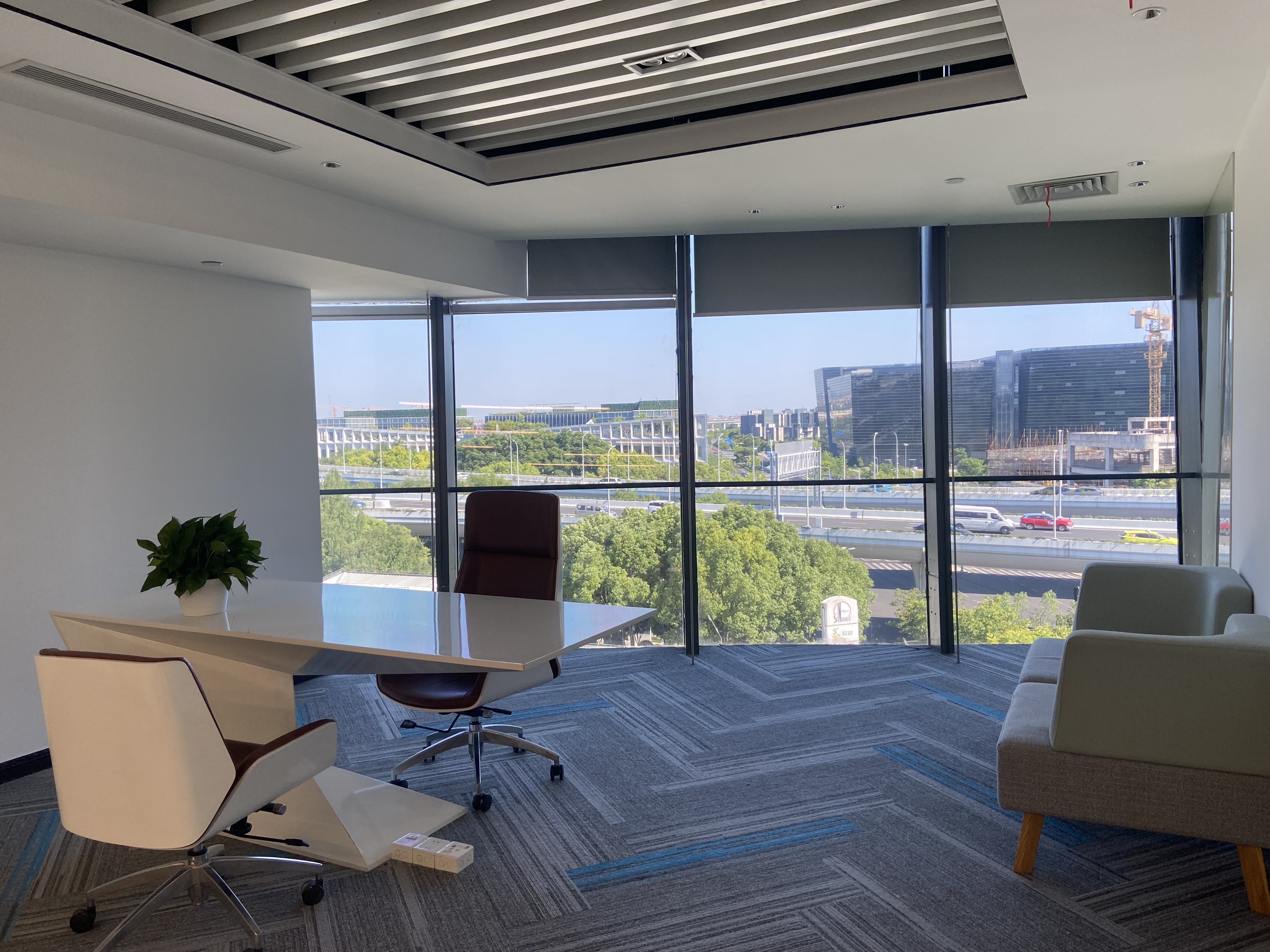 金虹桥龙湖虹桥天街400平米写字楼出租