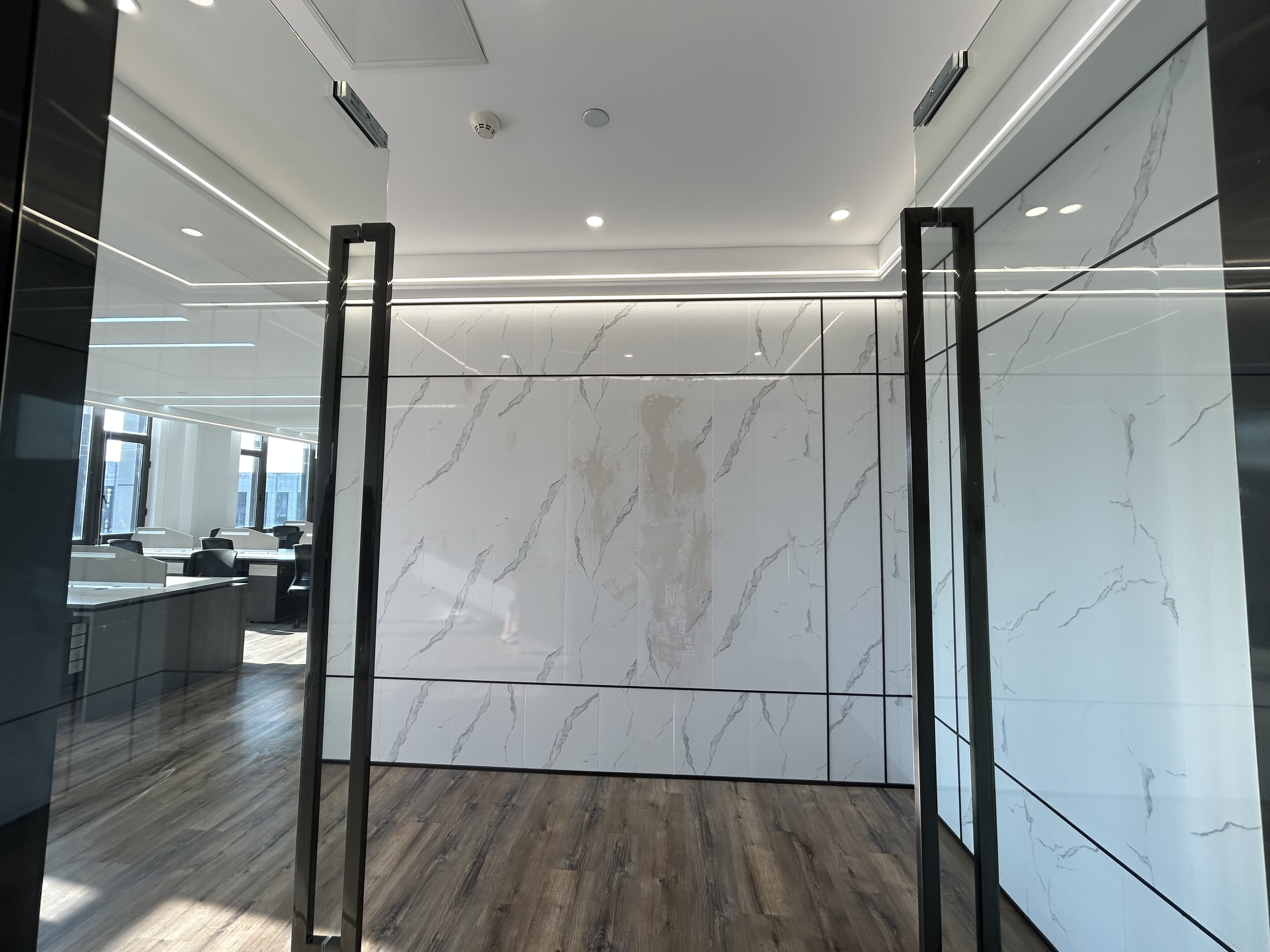 金虹桥龙湖虹桥天街220平米写字楼出租