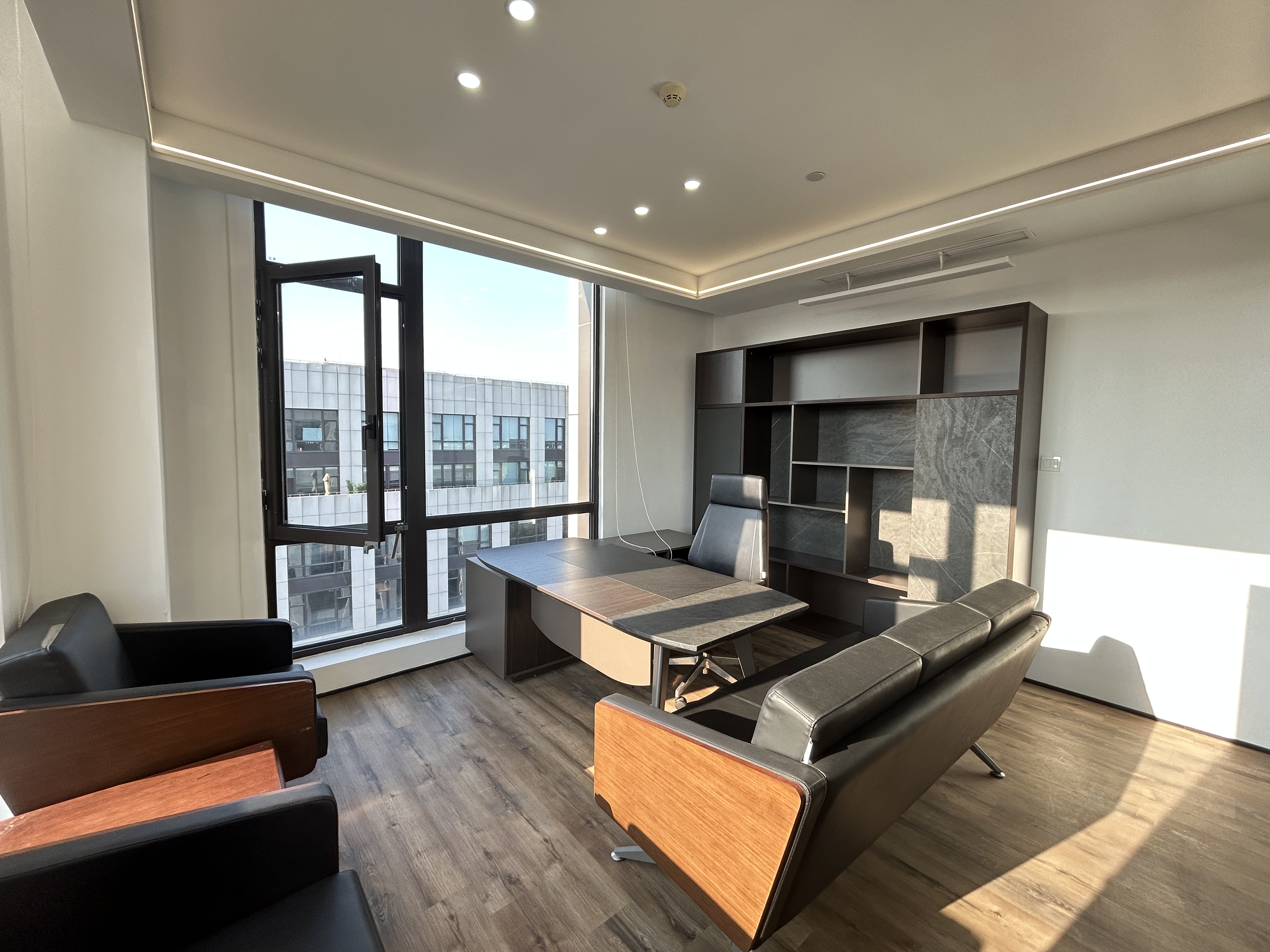 金虹桥龙湖虹桥天街220平米写字楼出租