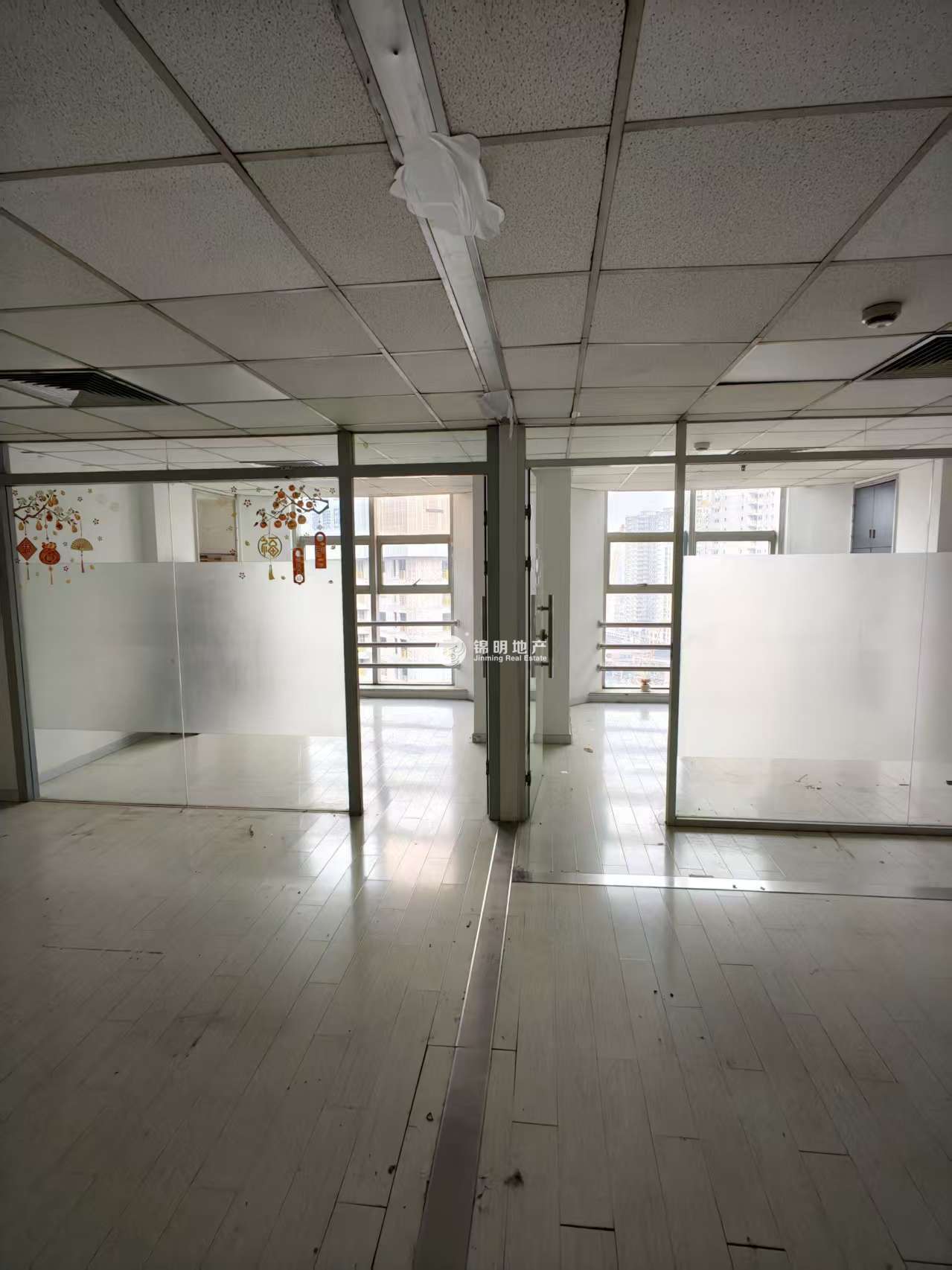 人民广场申鑫大厦107平米写字楼出租