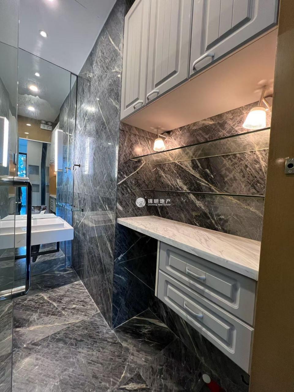 徐泾虹桥世界中心181平米写字楼出租