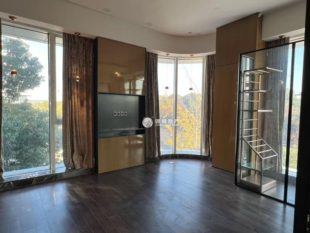 徐泾虹桥世界中心181平米写字楼出租