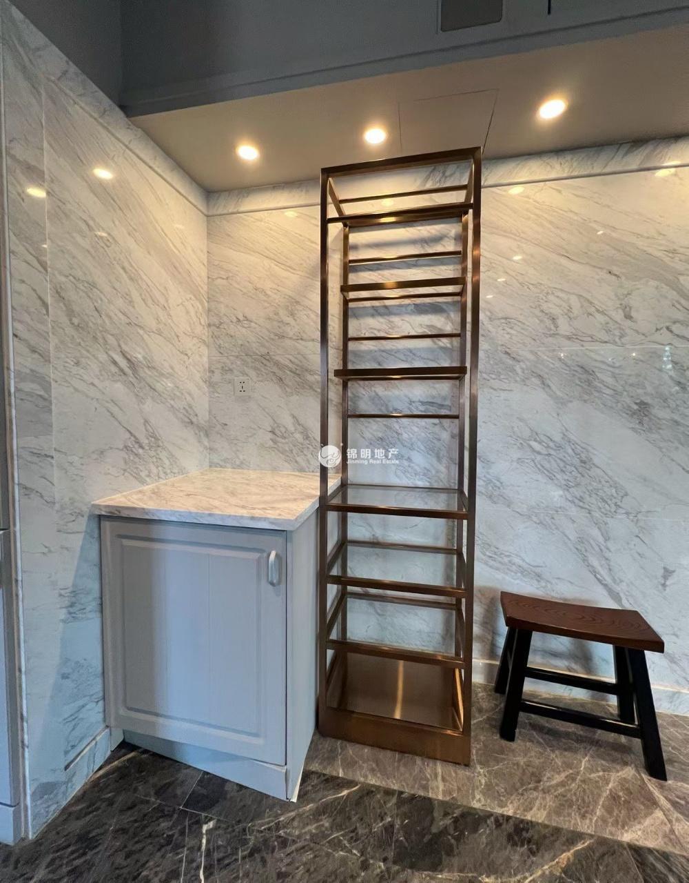 徐泾虹桥世界中心181平米写字楼出租