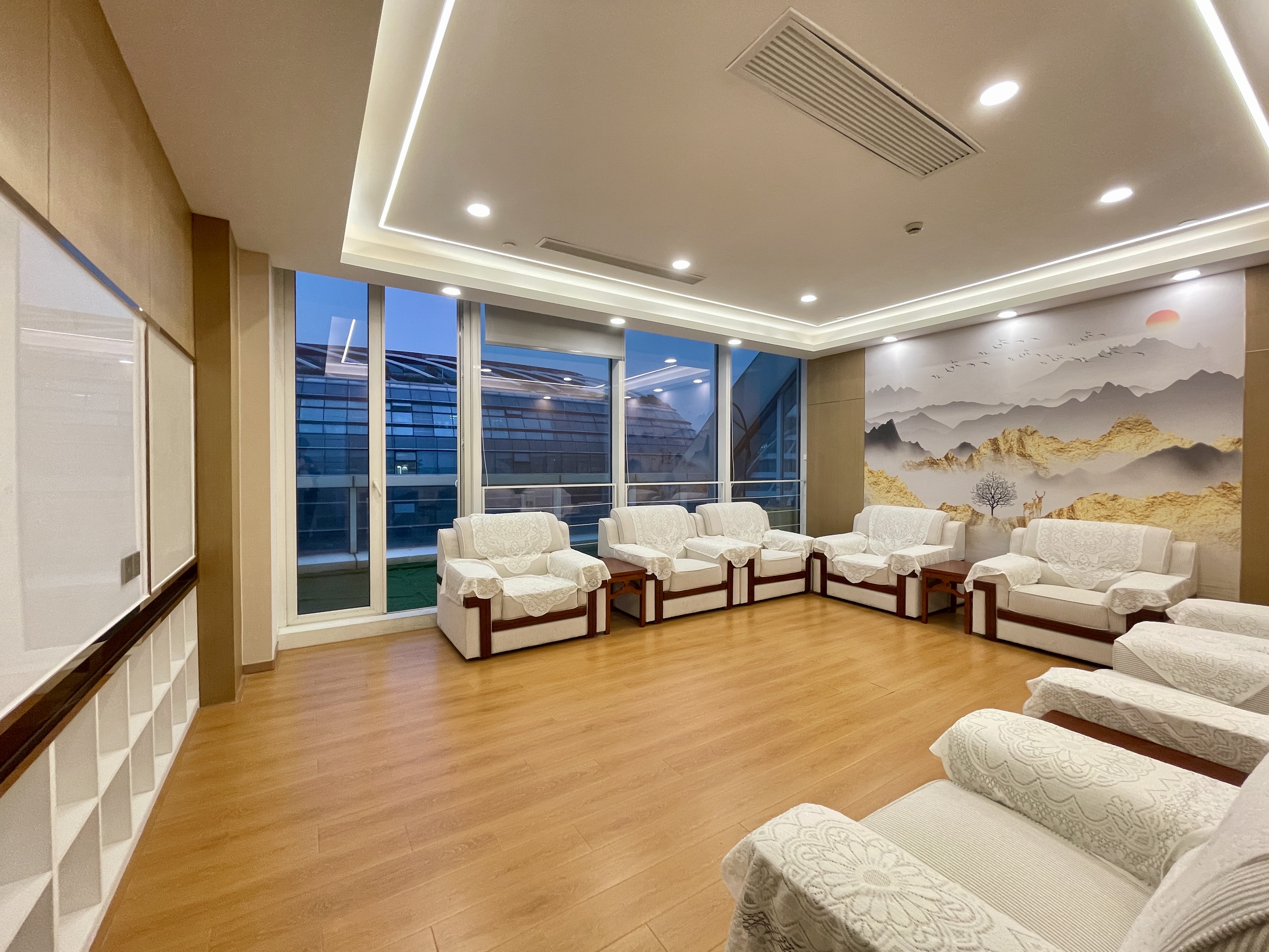 徐泾虹桥世界中心723平米写字楼出租