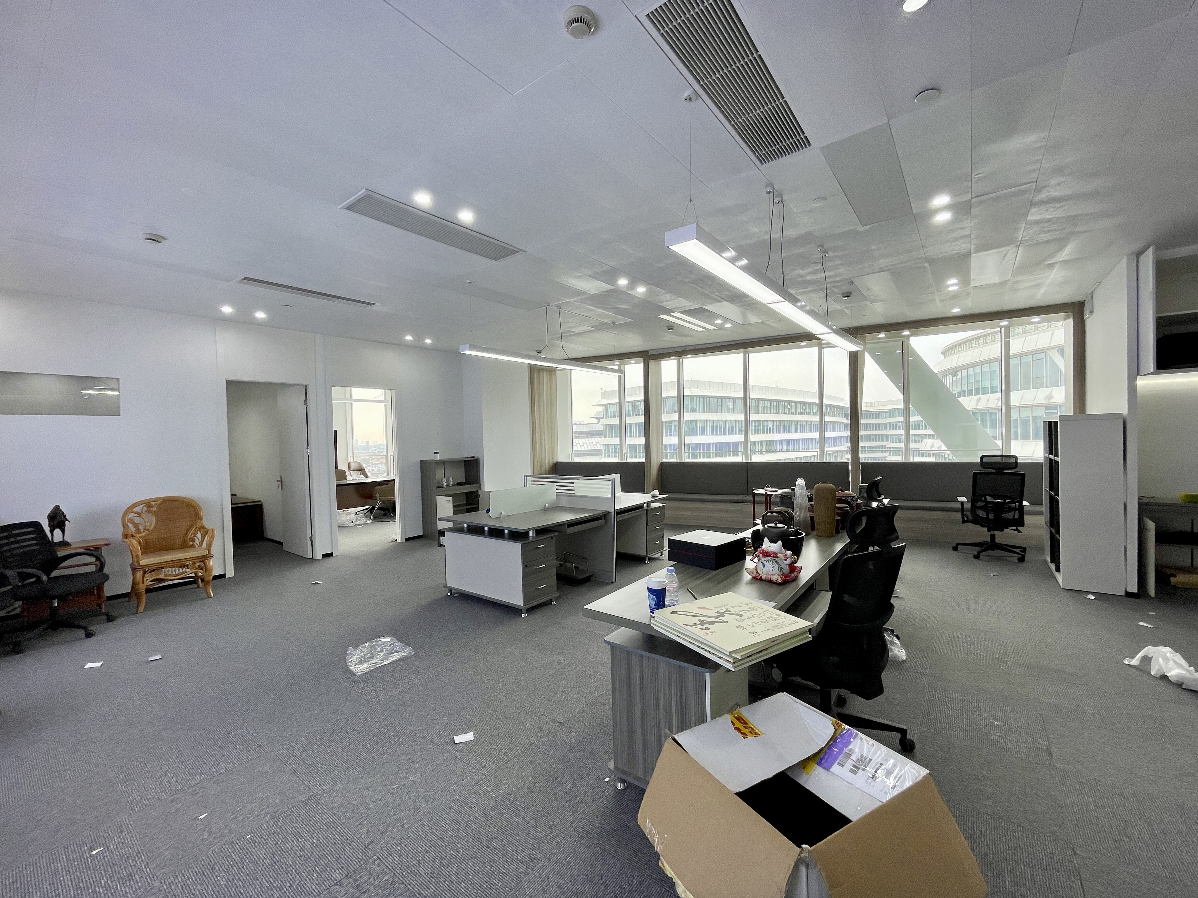 徐泾虹桥世界中心234平米写字楼出租