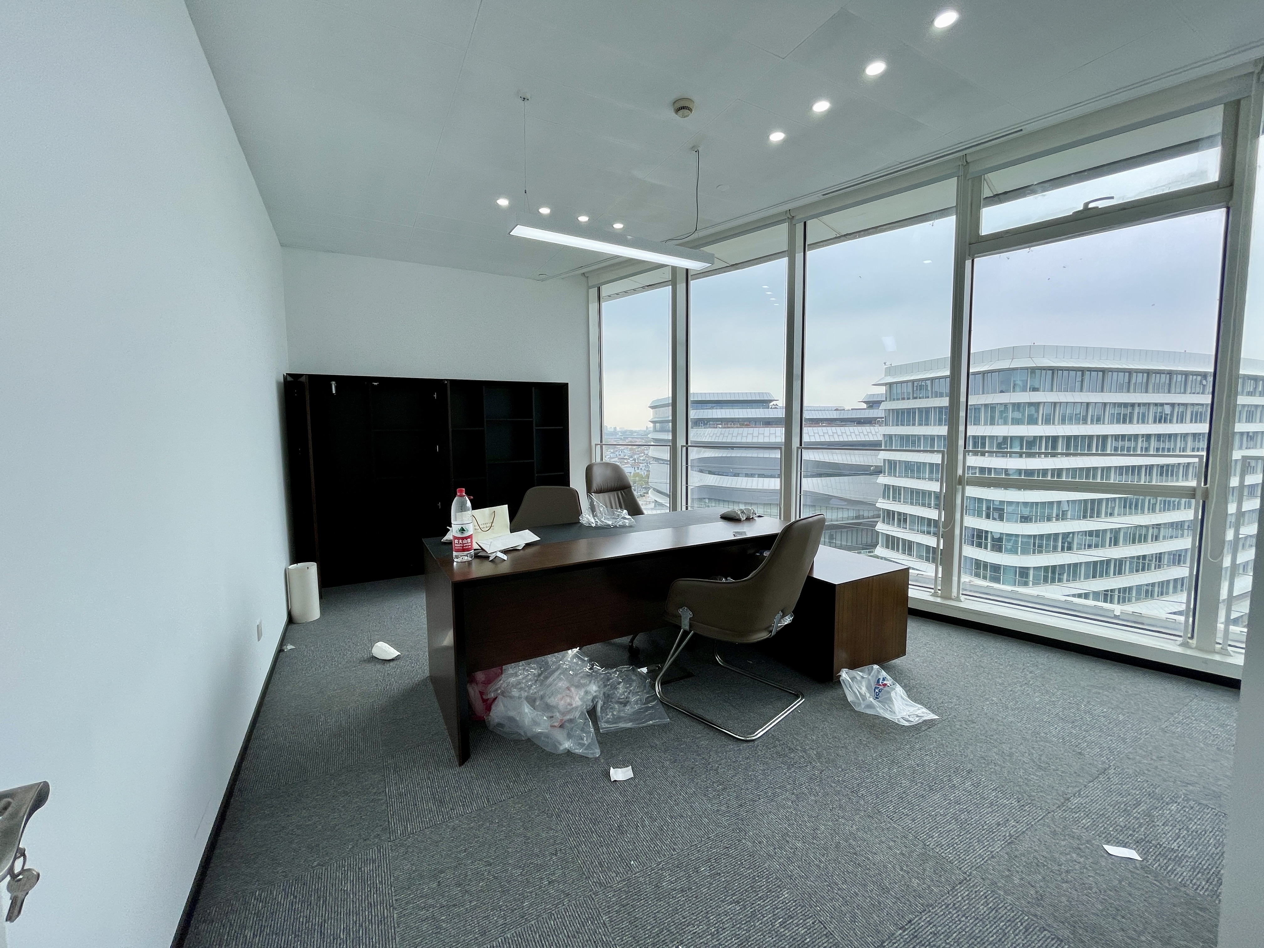 徐泾虹桥世界中心234平米写字楼出租