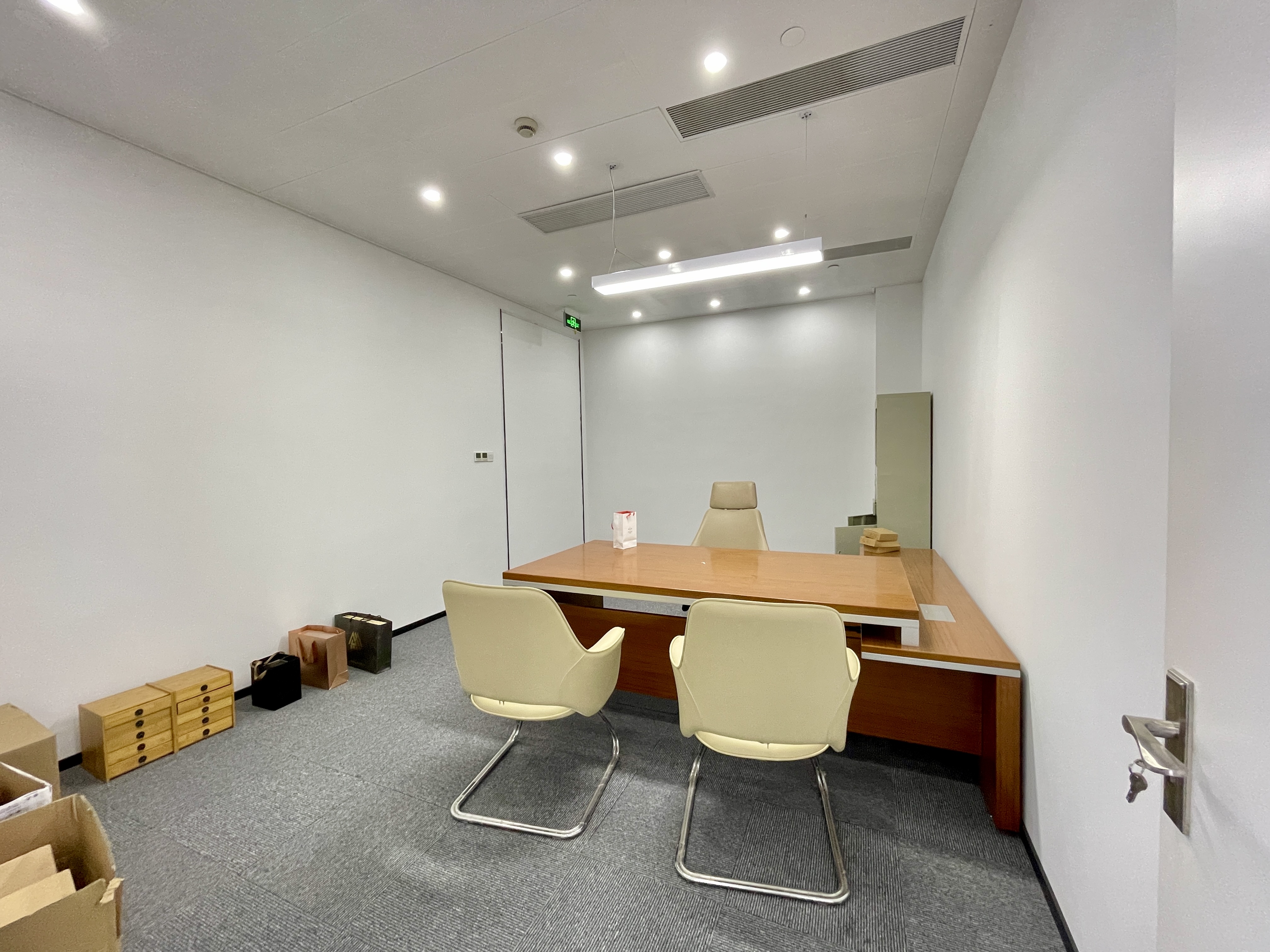 徐泾虹桥世界中心234平米写字楼出租