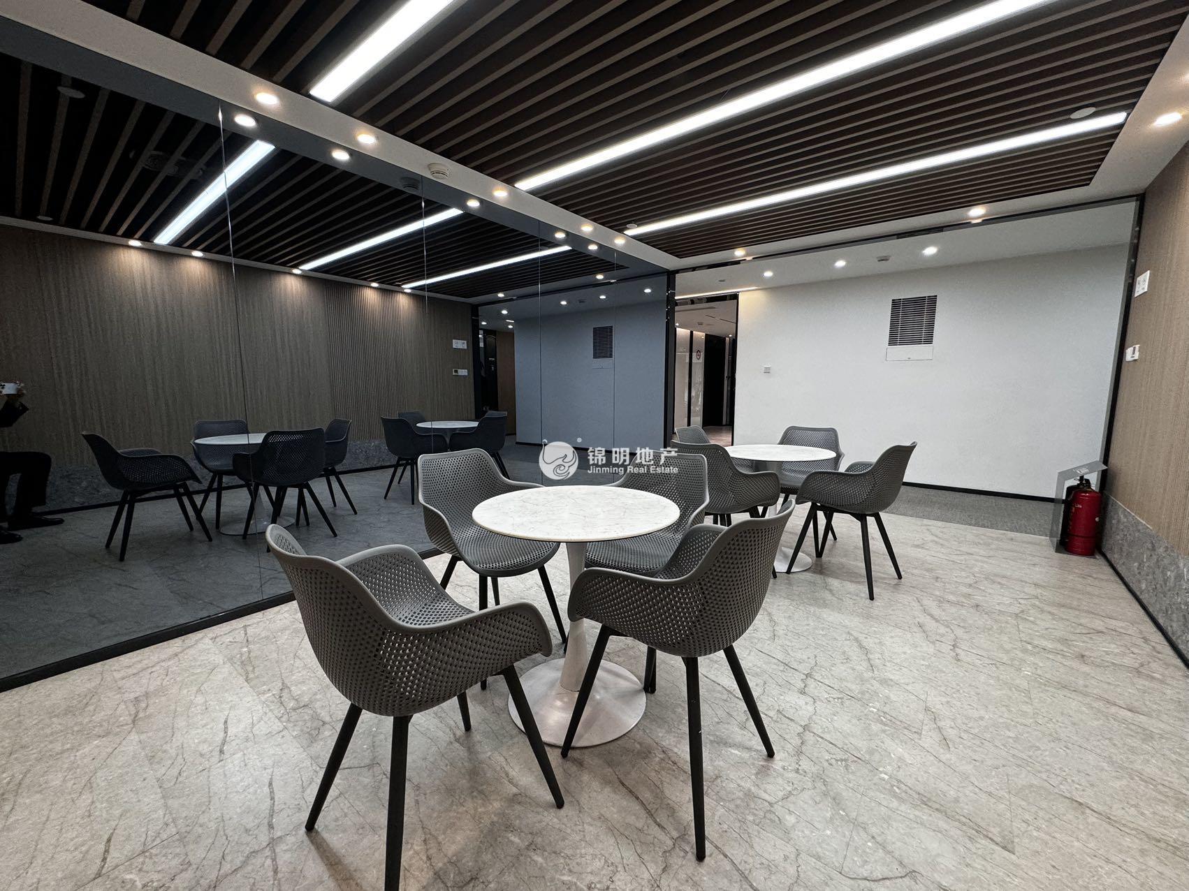 新华路佳都大厦289平米写字楼出租