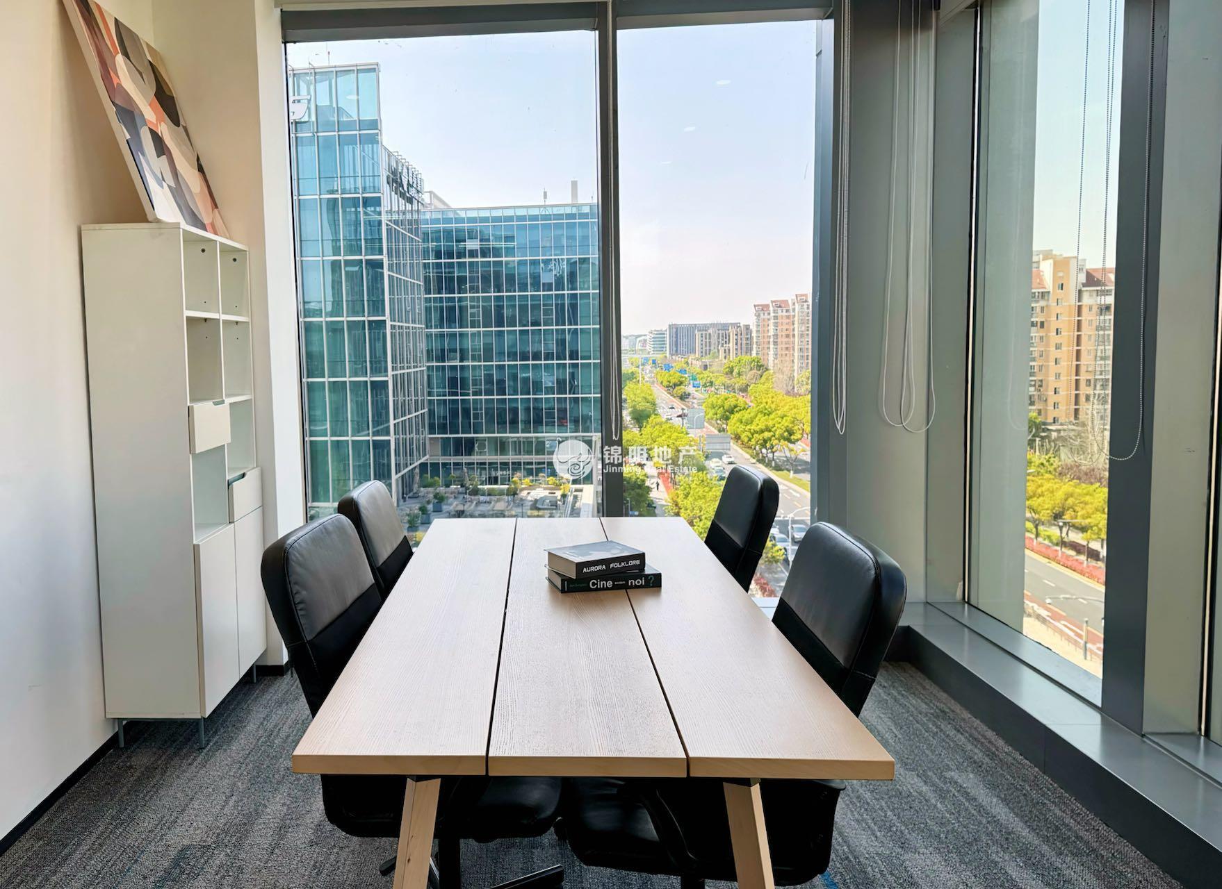 华漕中骏广场320平米写字楼出租