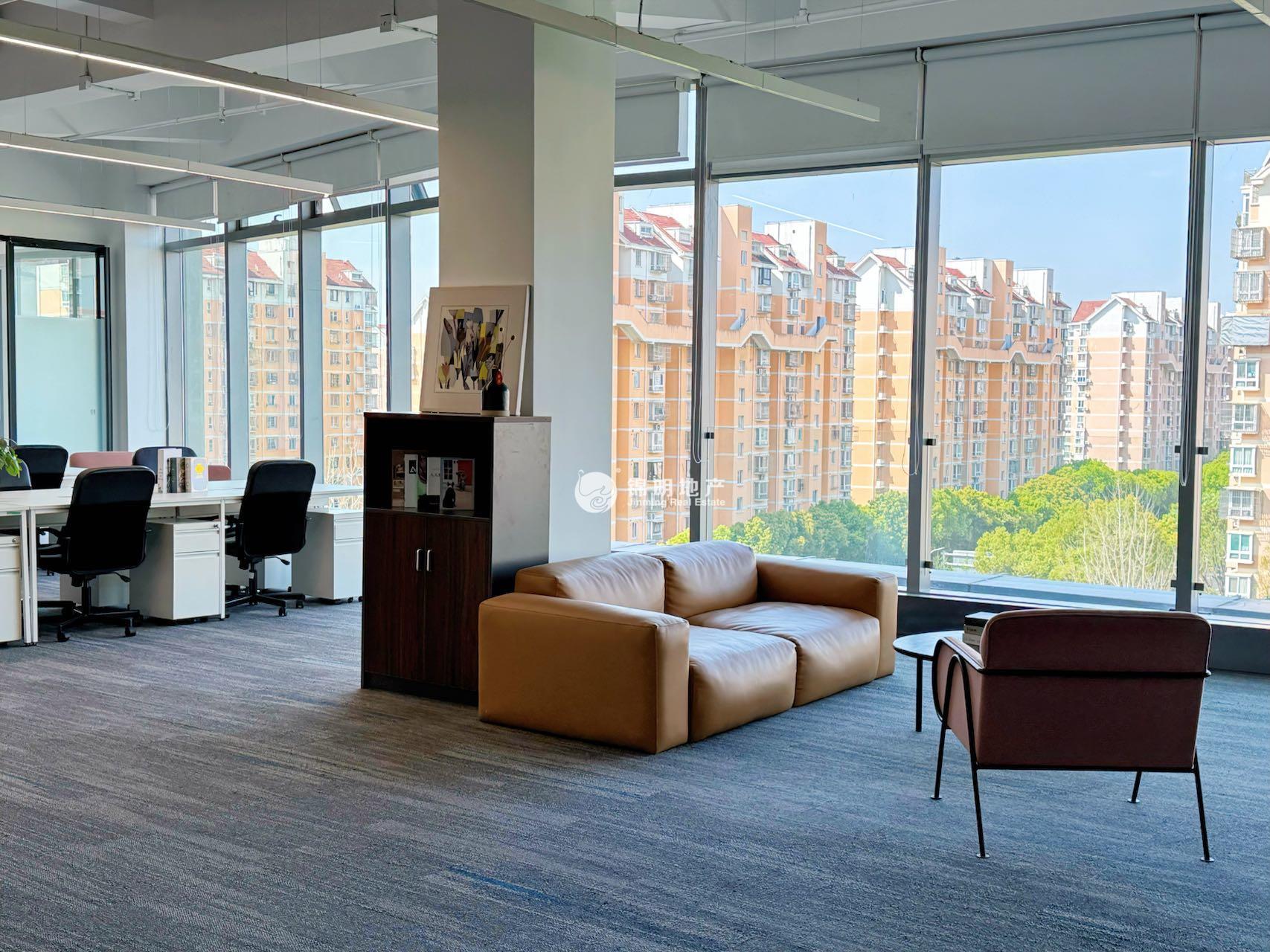 华漕中骏广场320平米写字楼出租