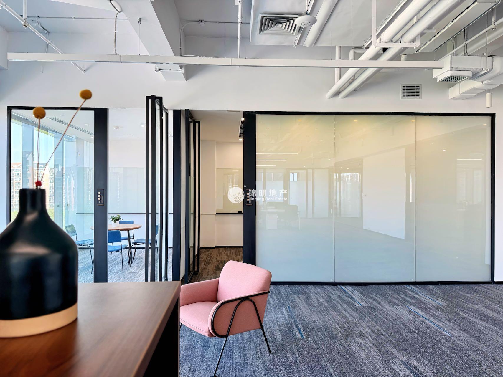 华漕中骏广场320平米写字楼出租