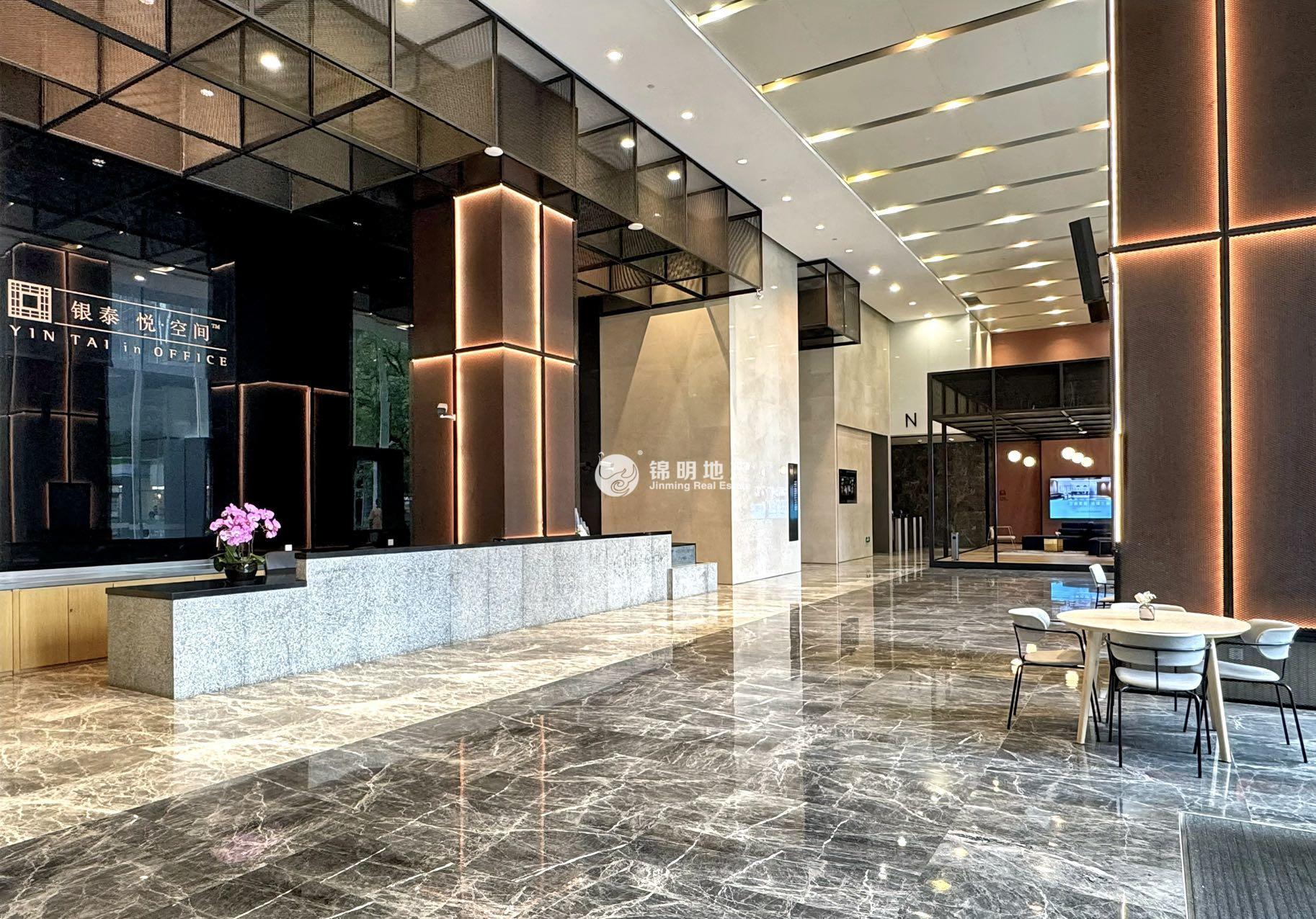 华漕中骏广场320平米写字楼出租