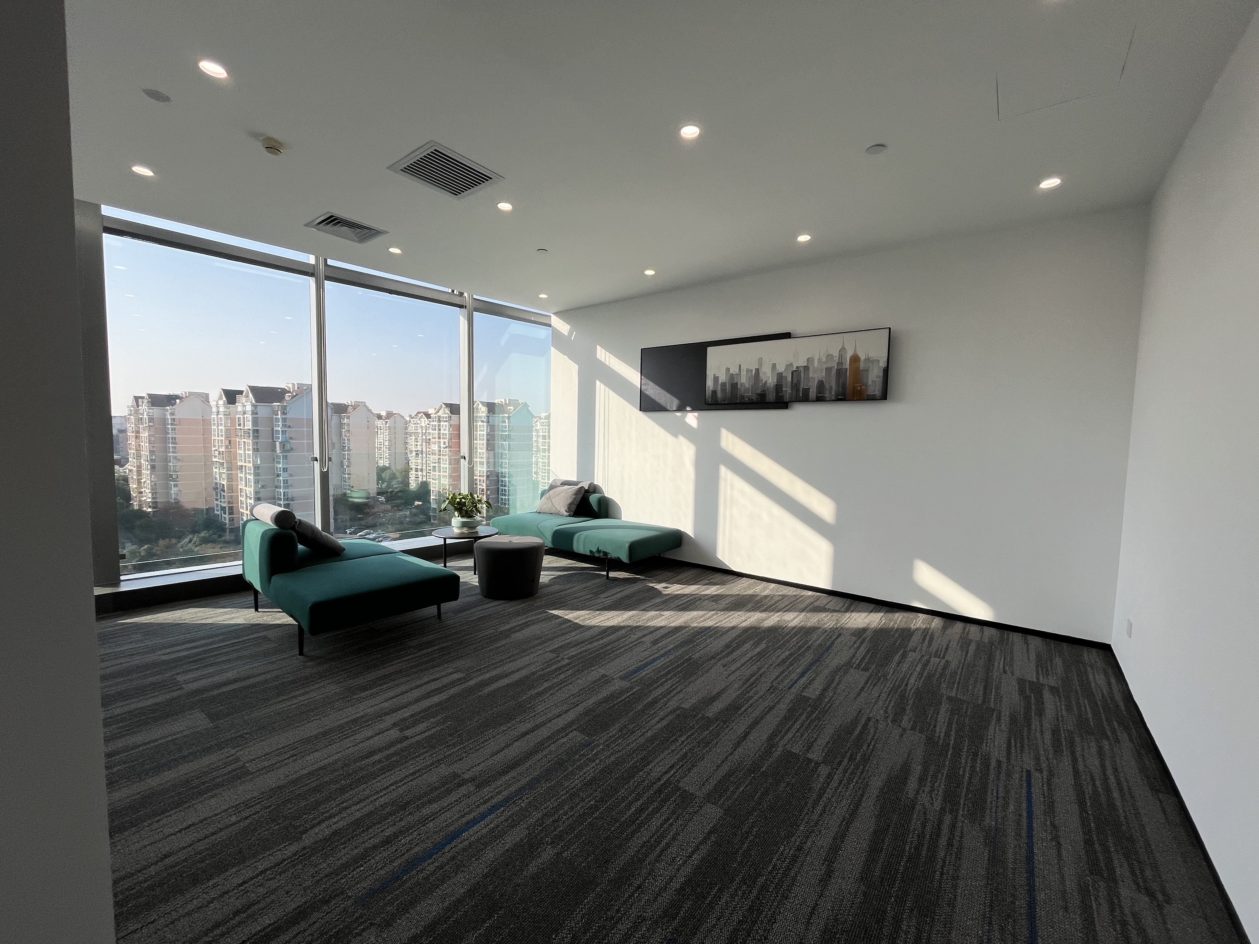 华漕中骏广场721平米写字楼出租