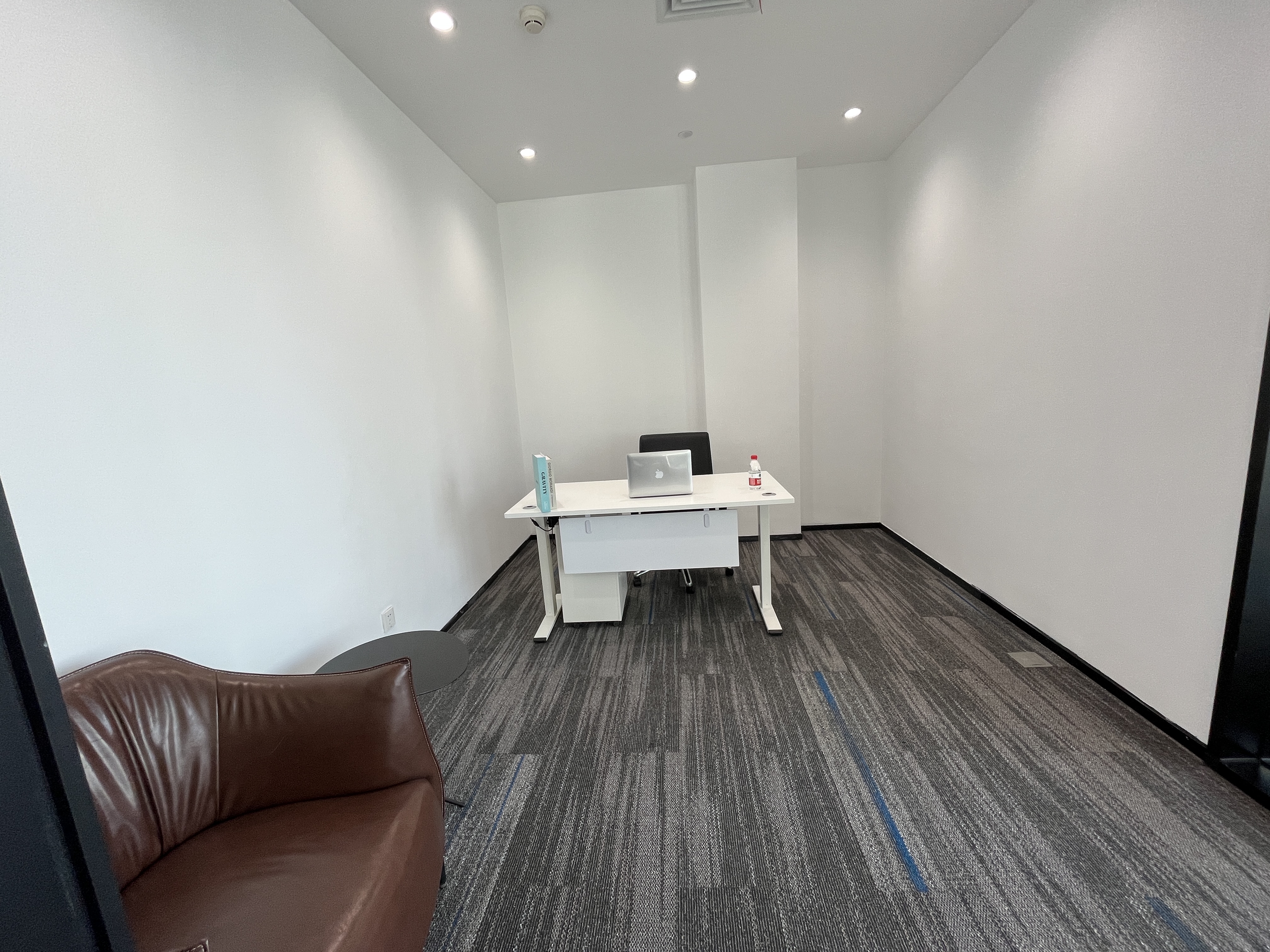 华漕中骏广场721平米写字楼出租