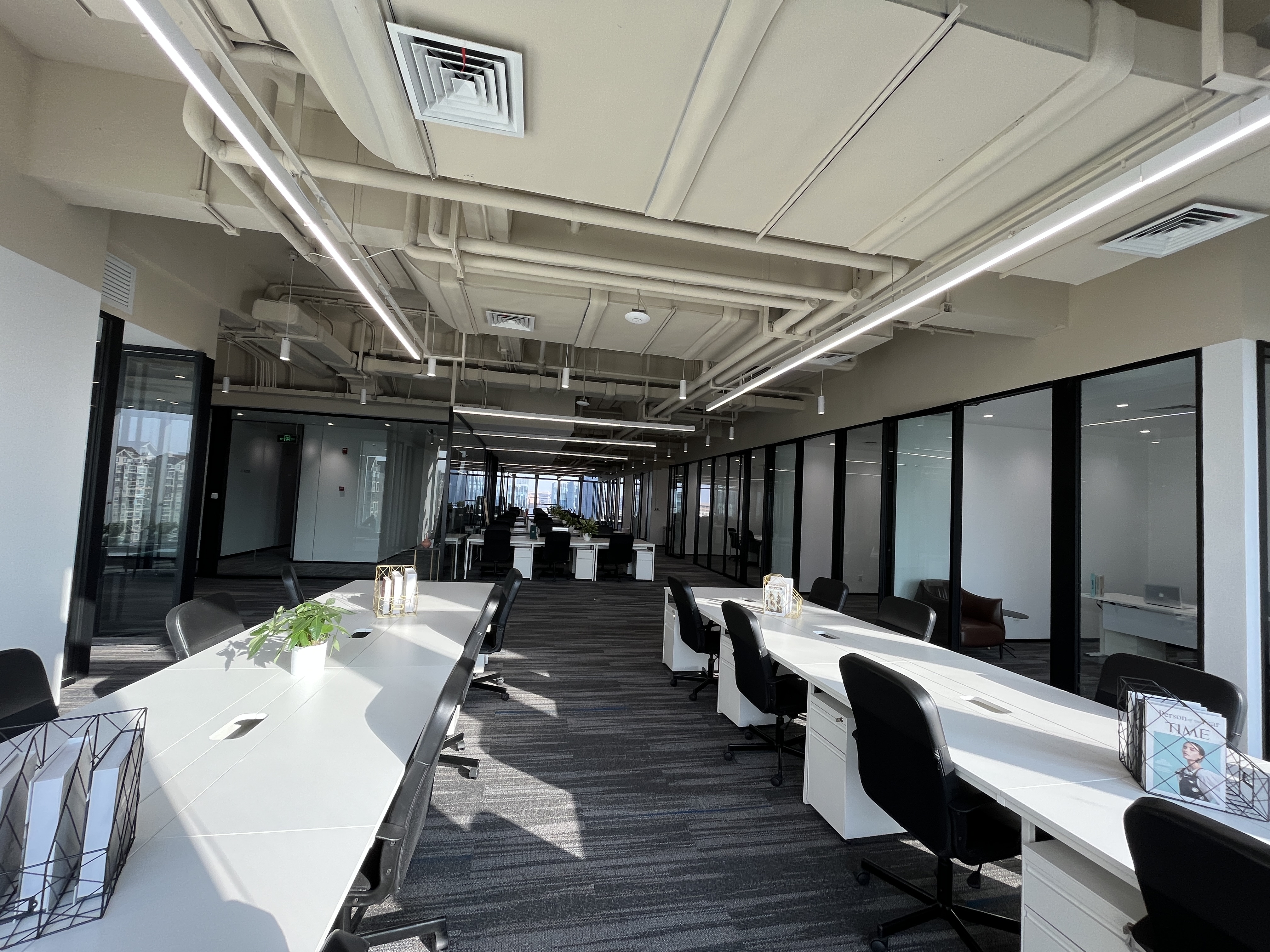 华漕中骏广场721平米写字楼出租