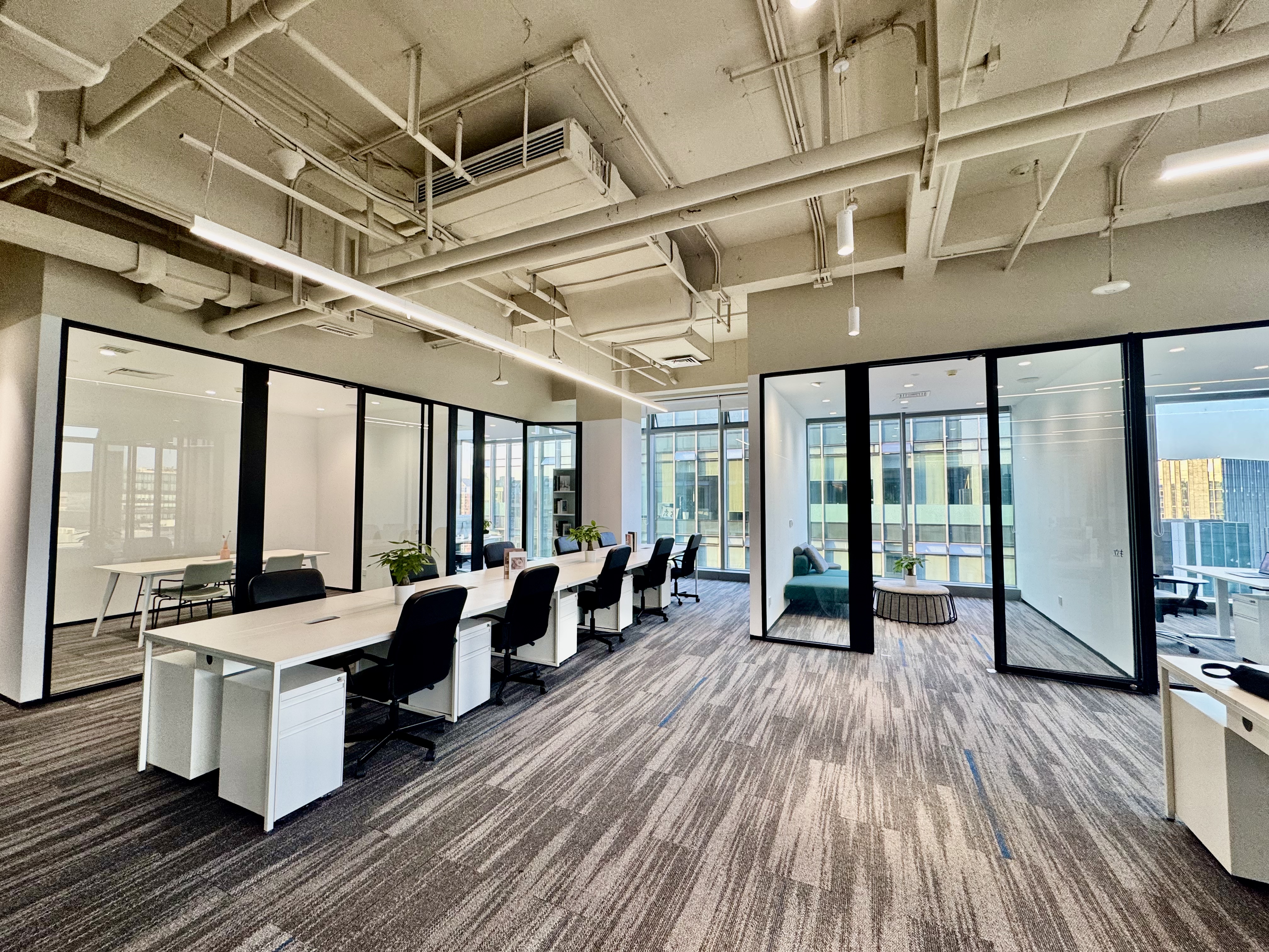 华漕中骏广场343平米写字楼出租