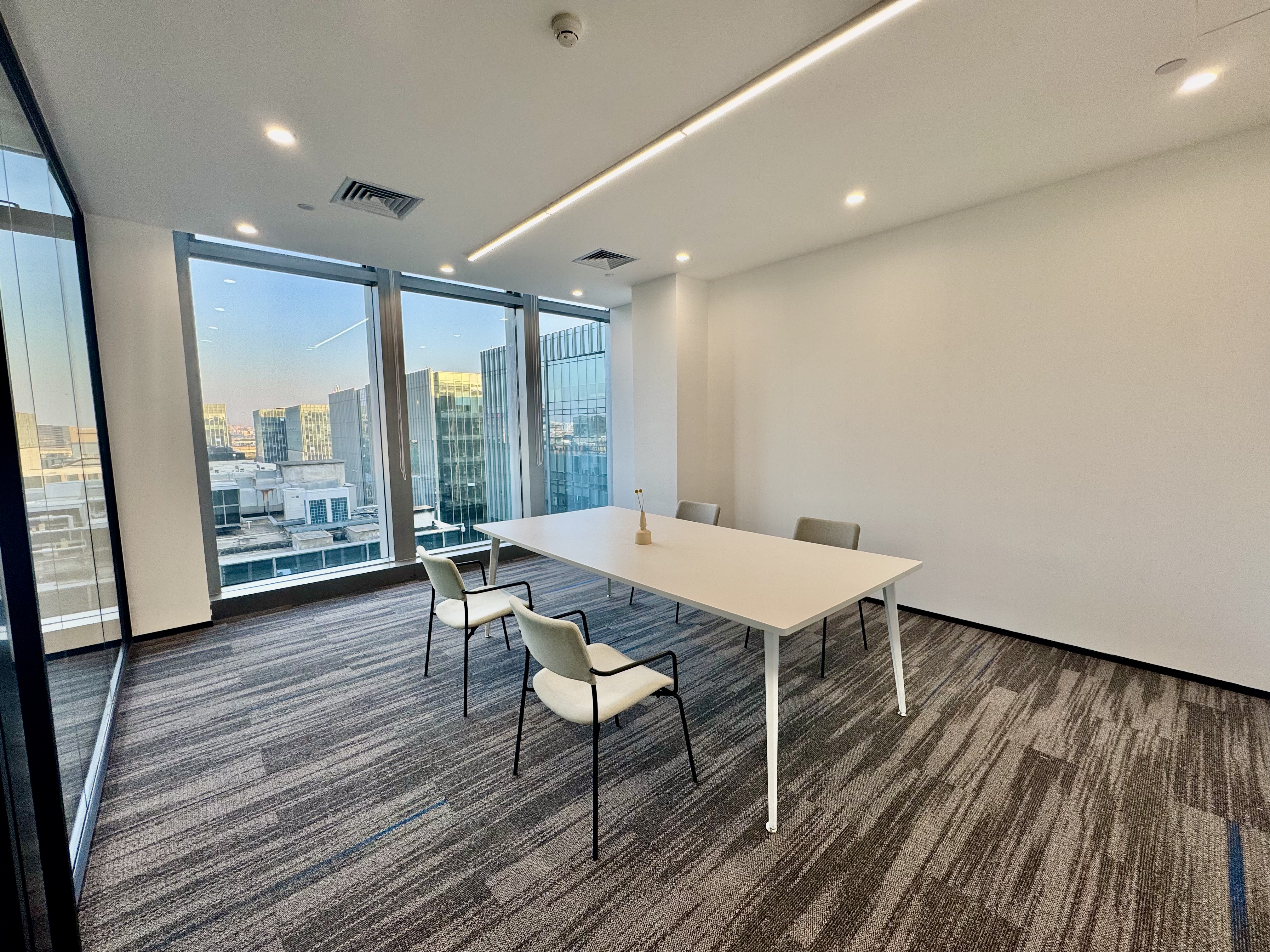 华漕中骏广场343平米写字楼出租