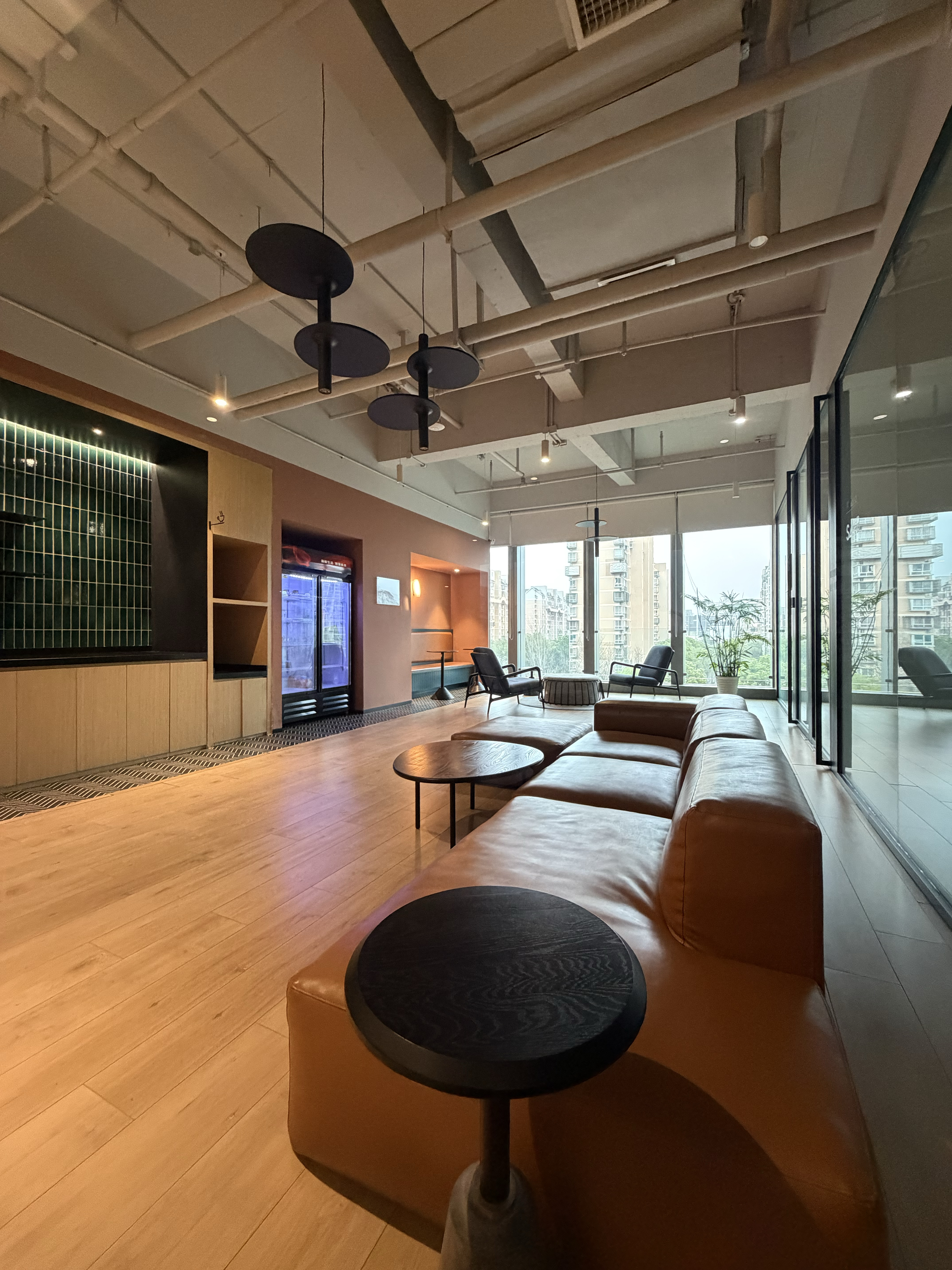 华漕中骏广场205平米写字楼出租