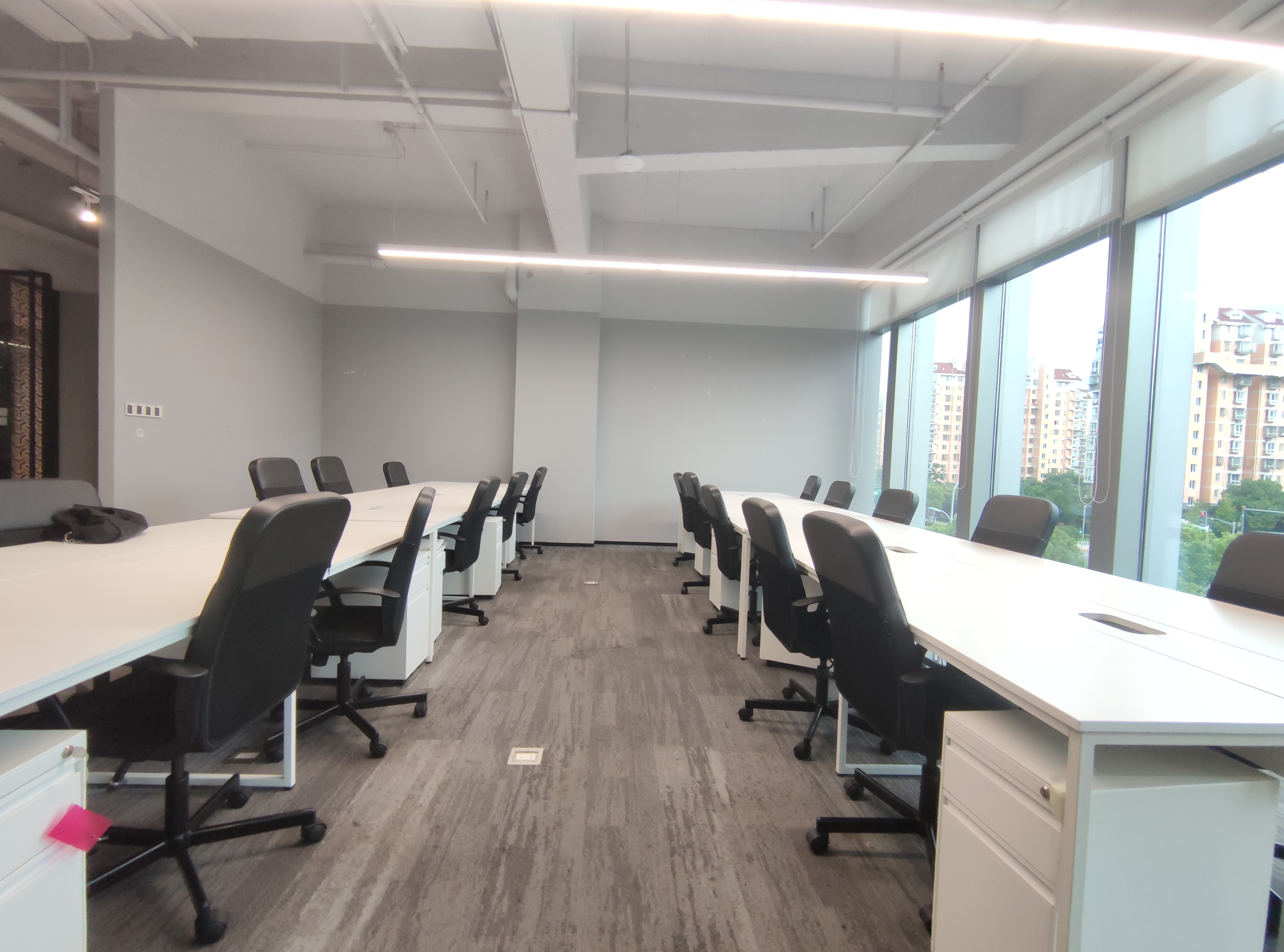 华漕中骏广场409平米写字楼出租