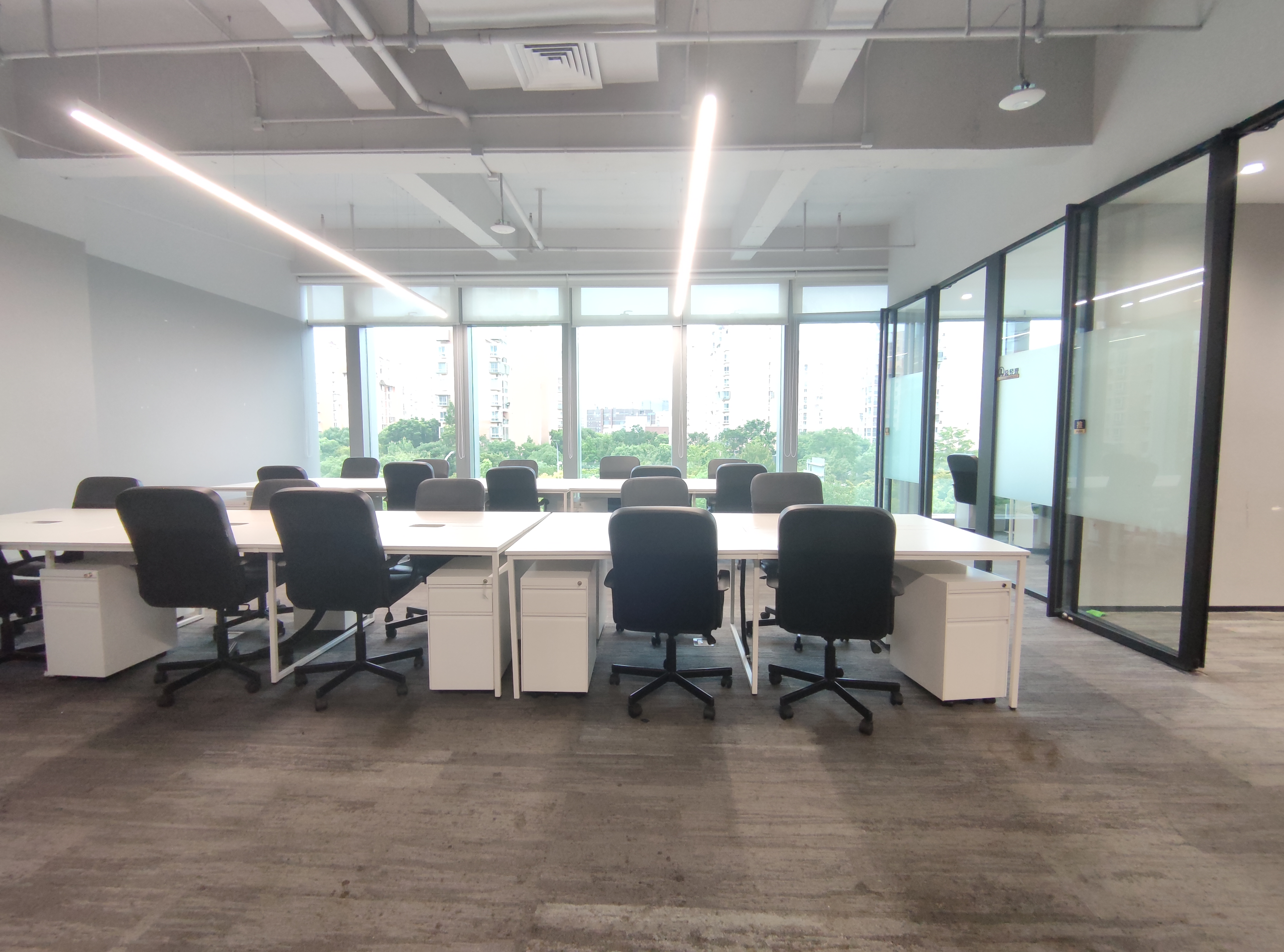 华漕中骏广场409平米写字楼出租