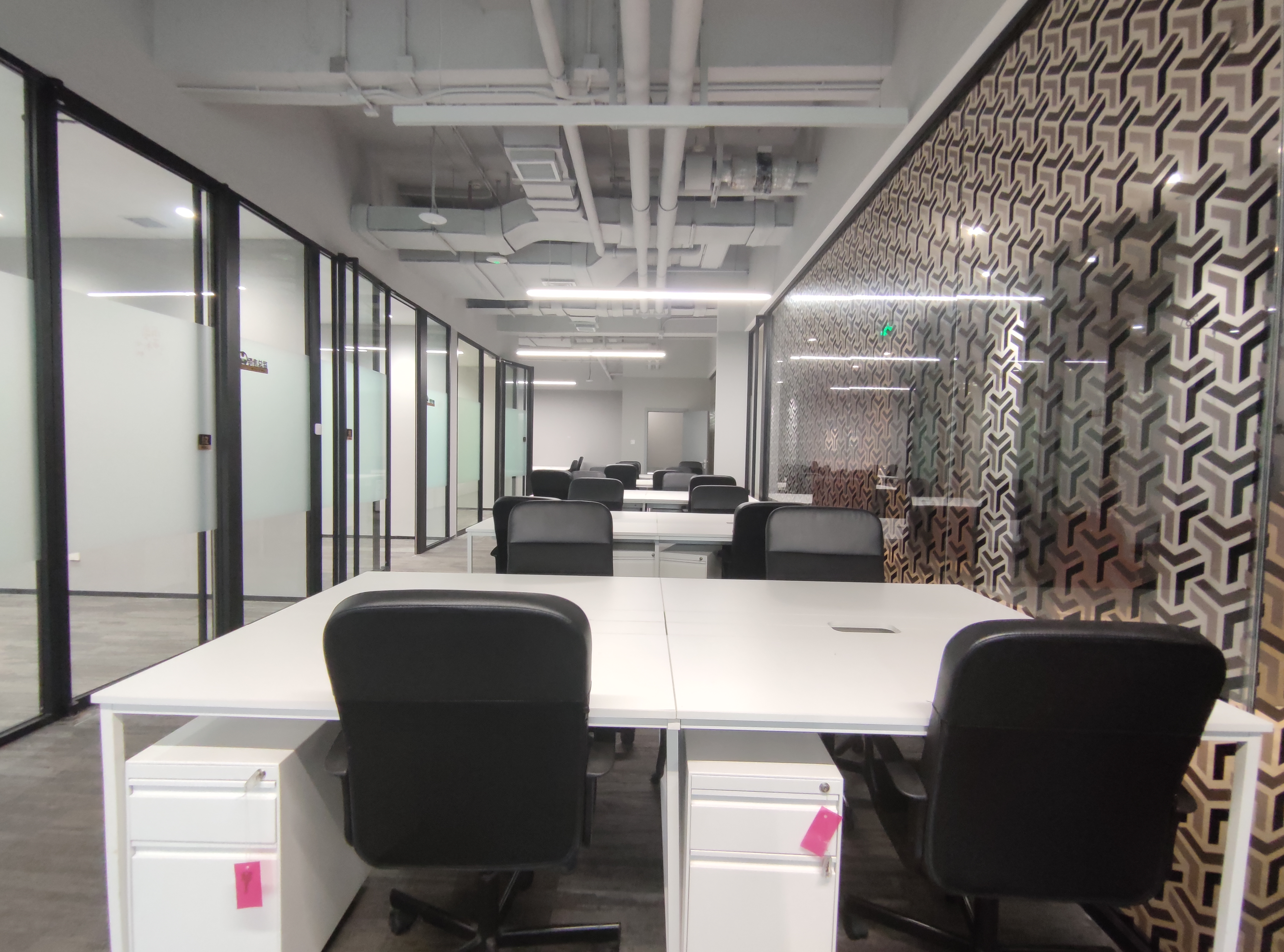 华漕中骏广场409平米写字楼出租