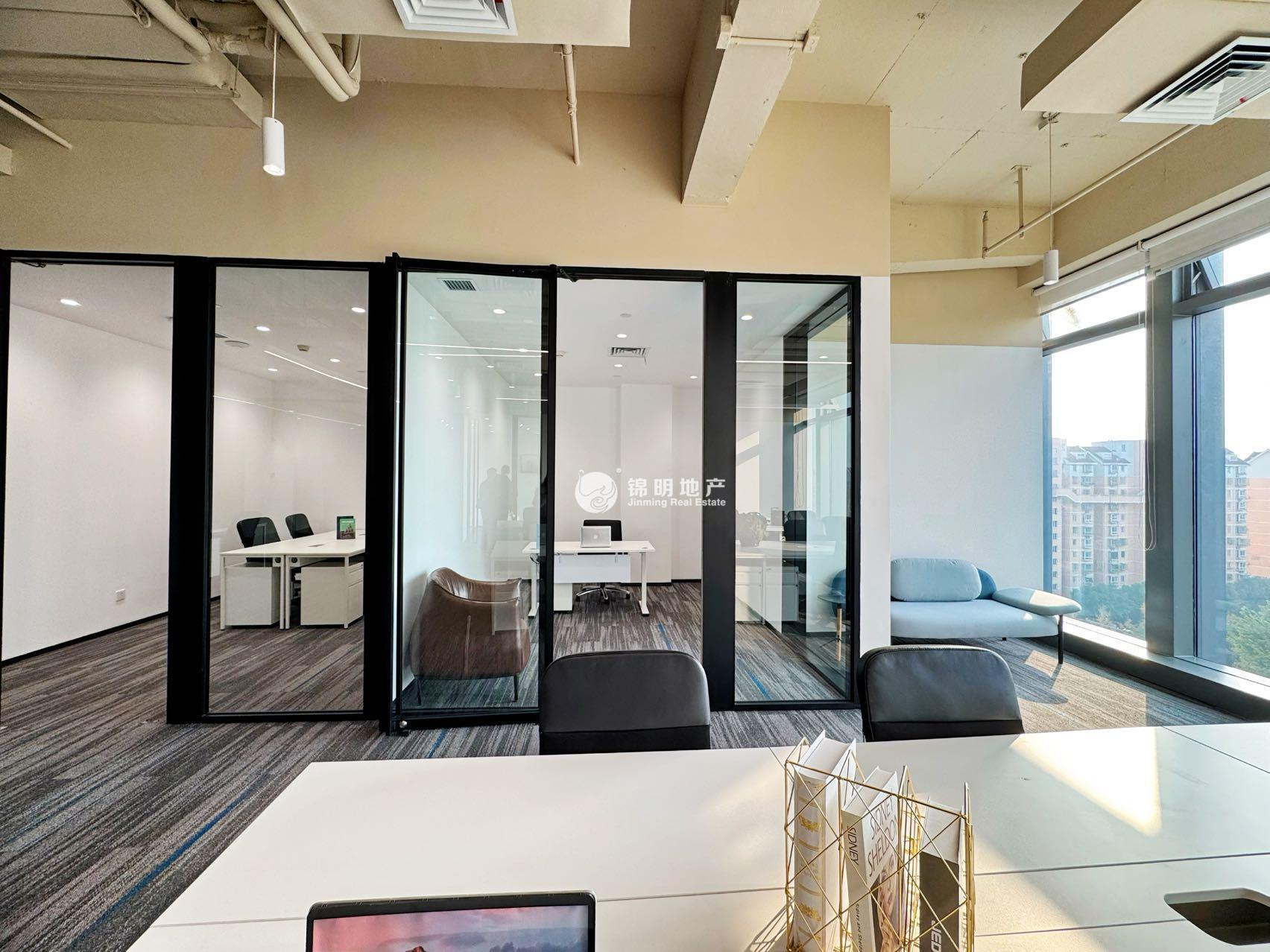 华漕中骏广场357平米写字楼出租