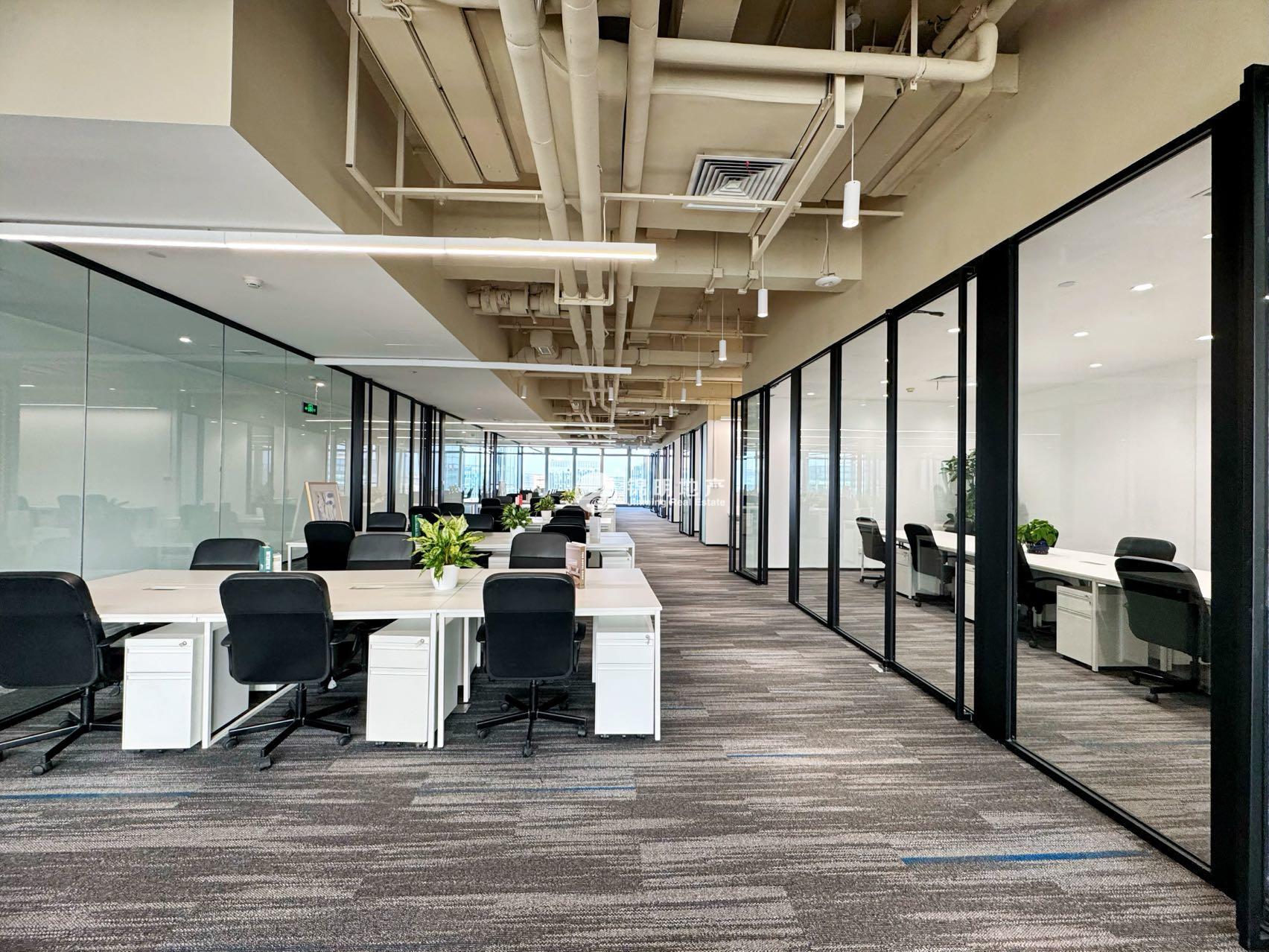 华漕中骏广场357平米写字楼出租